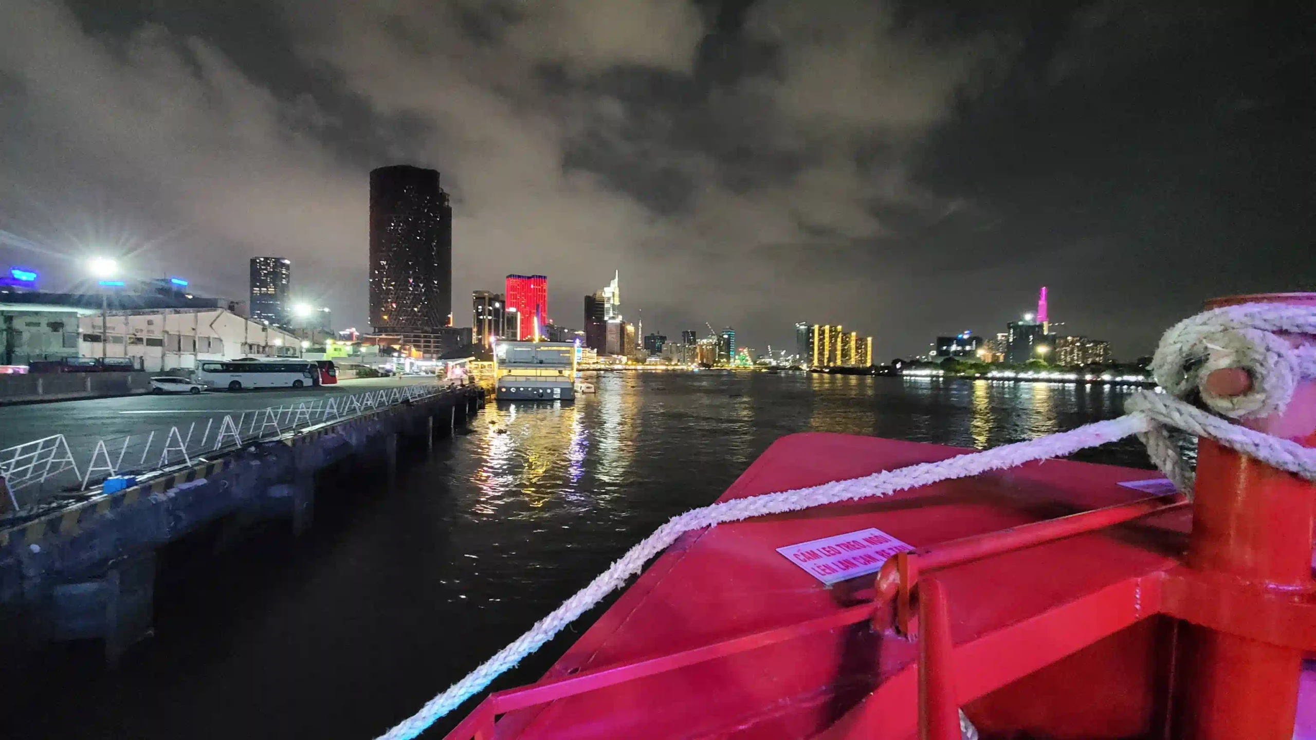 What $50 actually gets you on a Saigon river dinner cruise? 47 The First Twenty Minutes on Saigon dinner cruise 7 scaled Vietadvisor