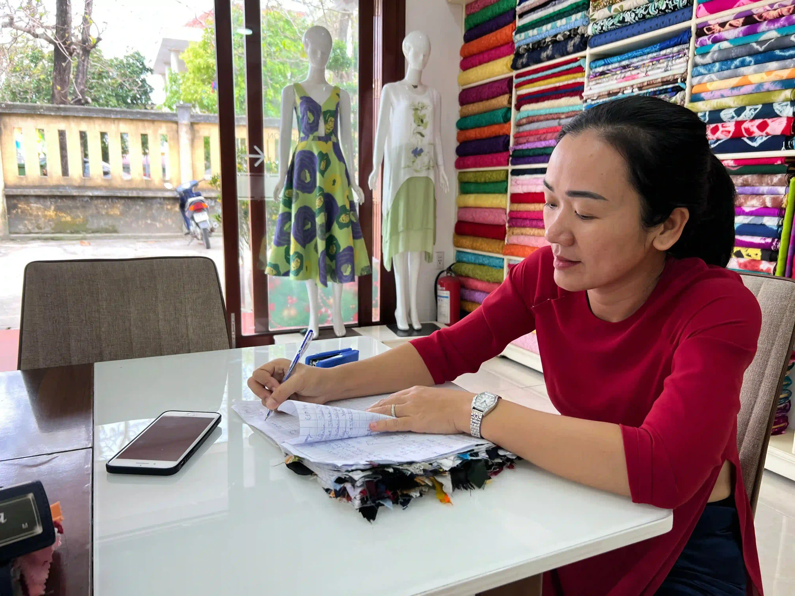 3 best custom clothes in Hoi An: Which one to choose? (2026) 36 Ao Dai Wedding Dresses and Shipping Home 6 scaled Vietadvisor