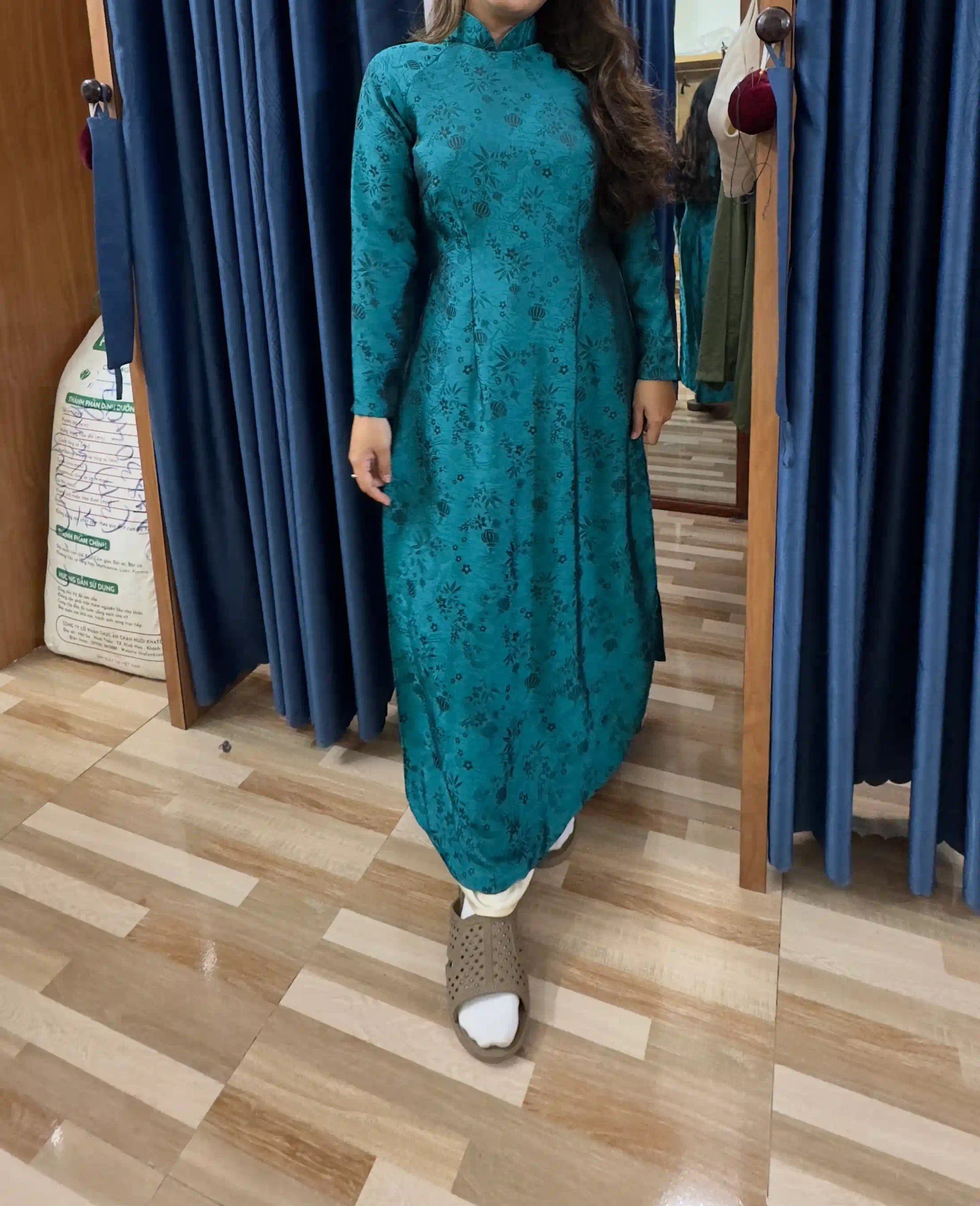 3 best custom clothes in Hoi An: Which one to choose? (2026) 33 Ao Dai Wedding Dresses and Shipping Home scaled Vietadvisor