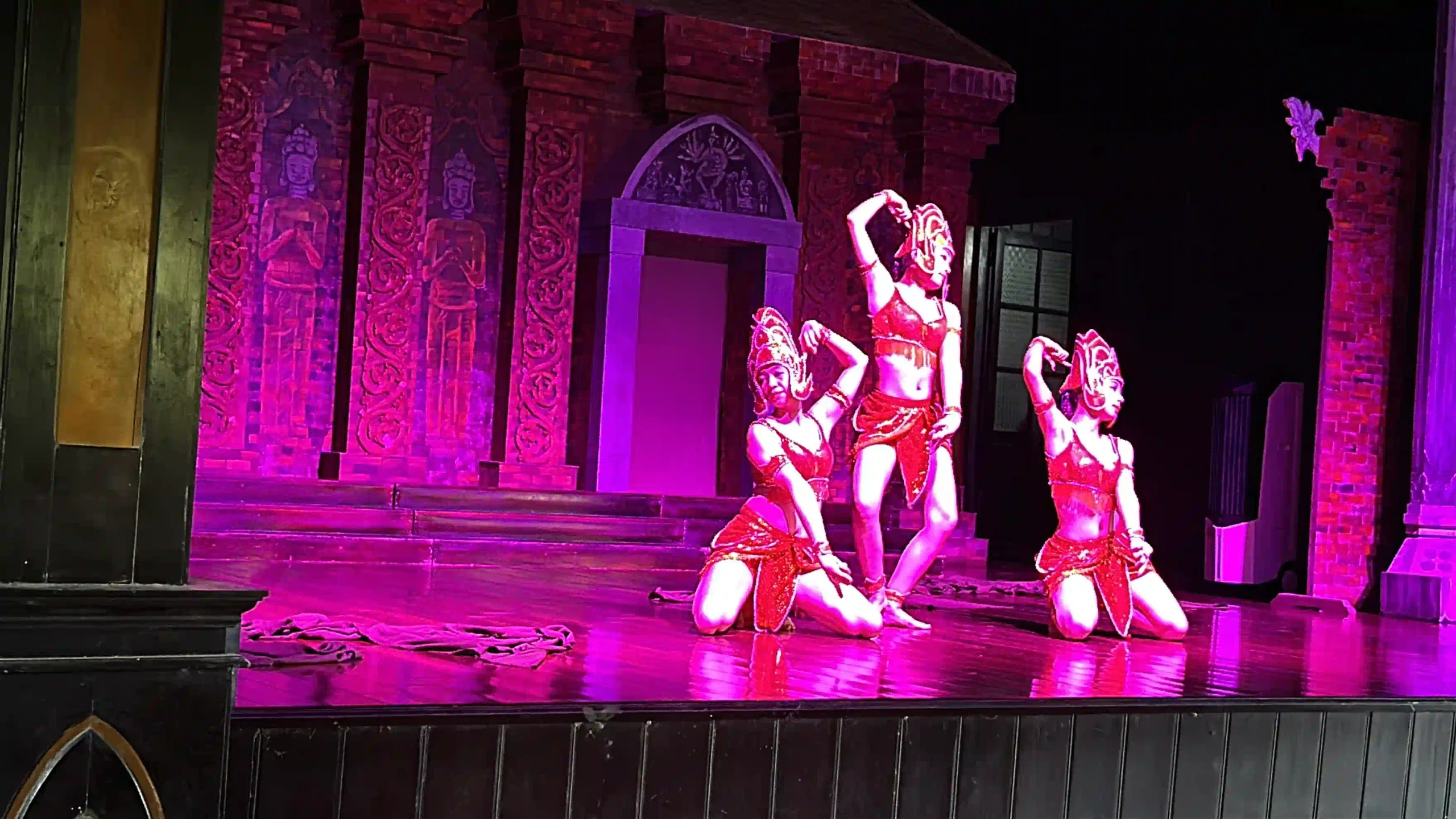 Visit My Son Sanctuary from Hoi An: Motorbike or tour? 26 Apsara dance at the Performing House My son sanctuary 3 scaled Vietadvisor