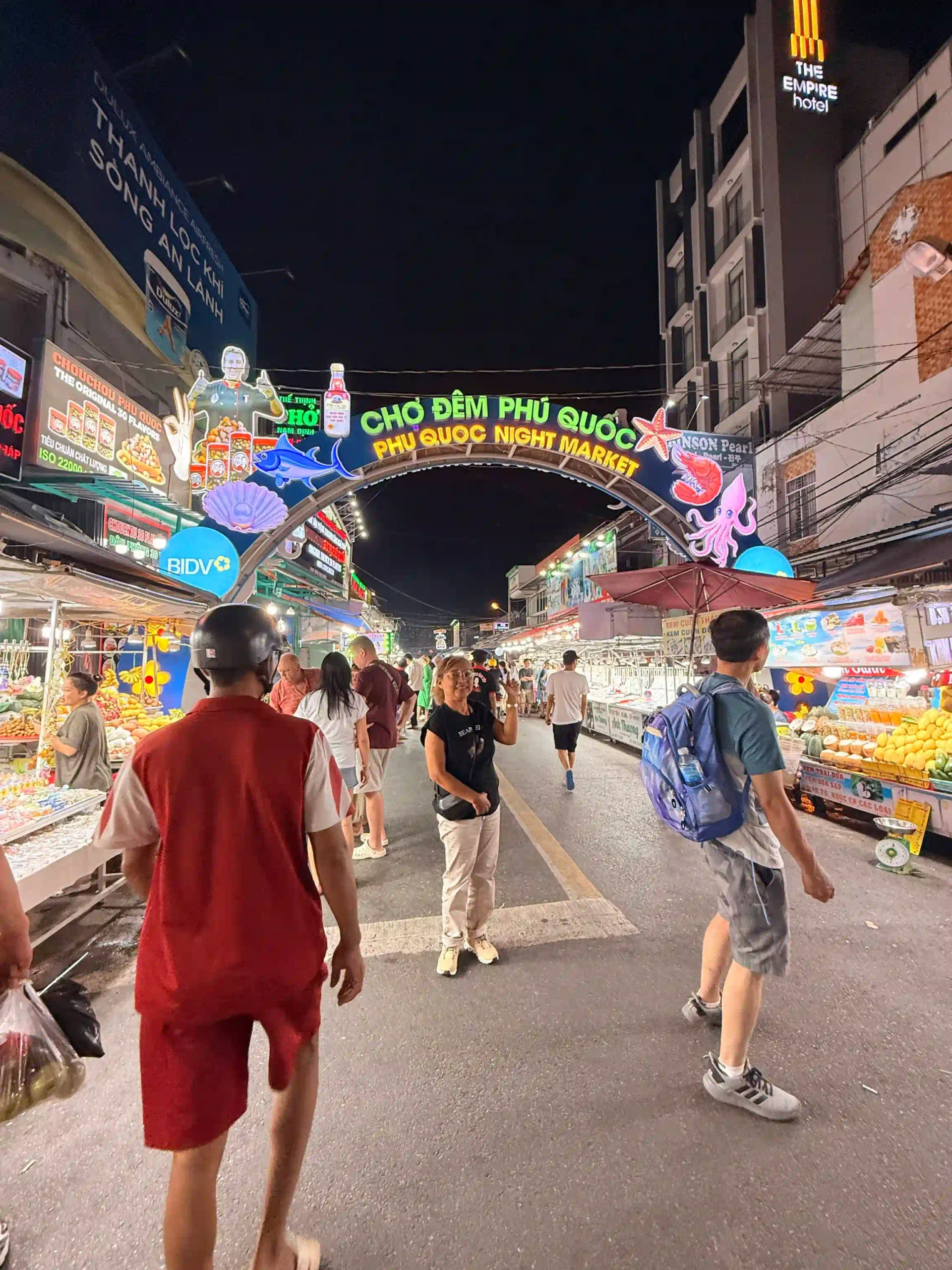 Phu Quoc nightlife: What to do after dark (expat's guide 2026) 24 Bach Dang night market 2 scaled Vietadvisor