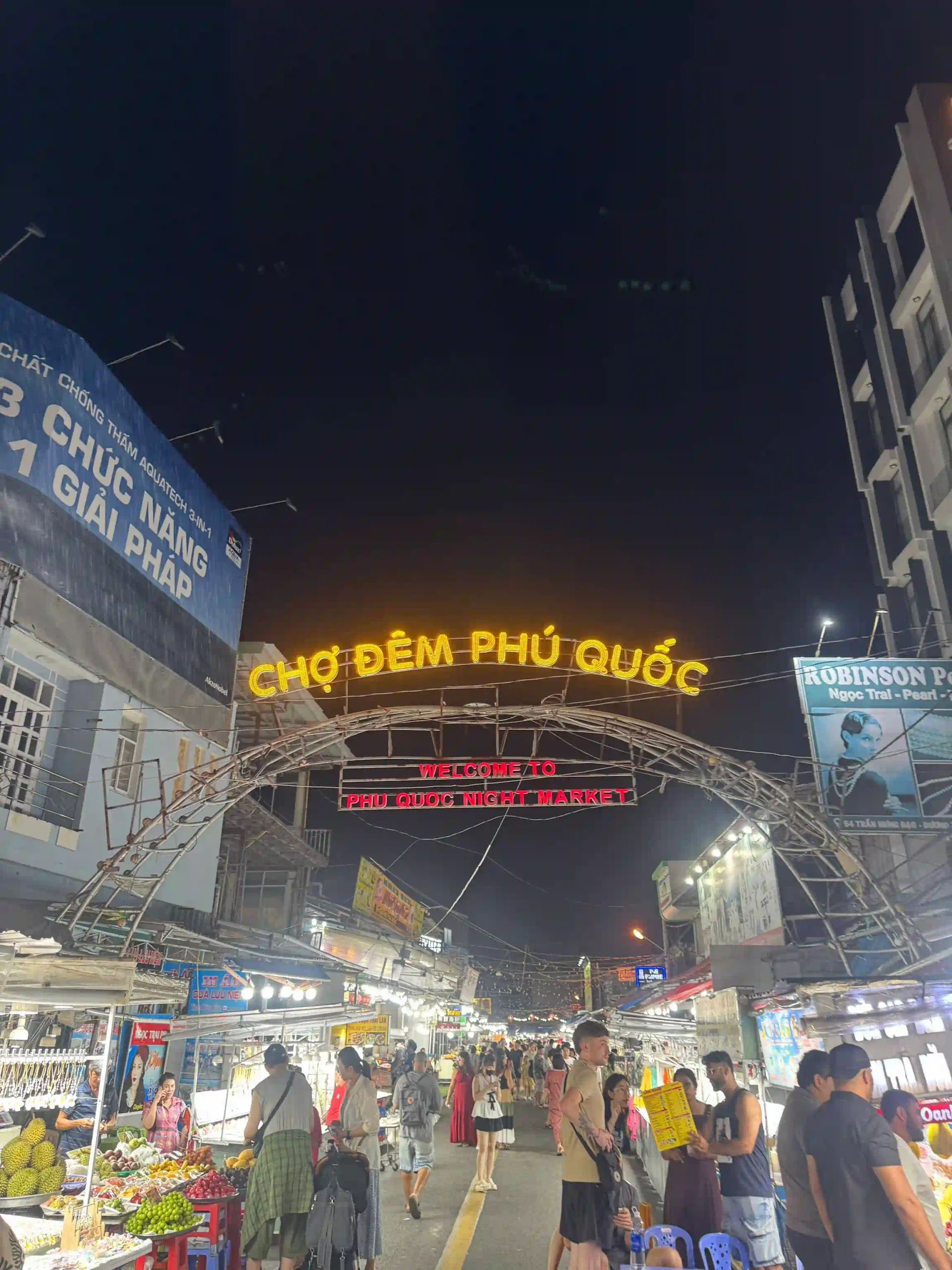 Phu Quoc nightlife: What to do after dark (expat's guide 2026) 21 Cho dem Phu Quoc 3 scaled Vietadvisor