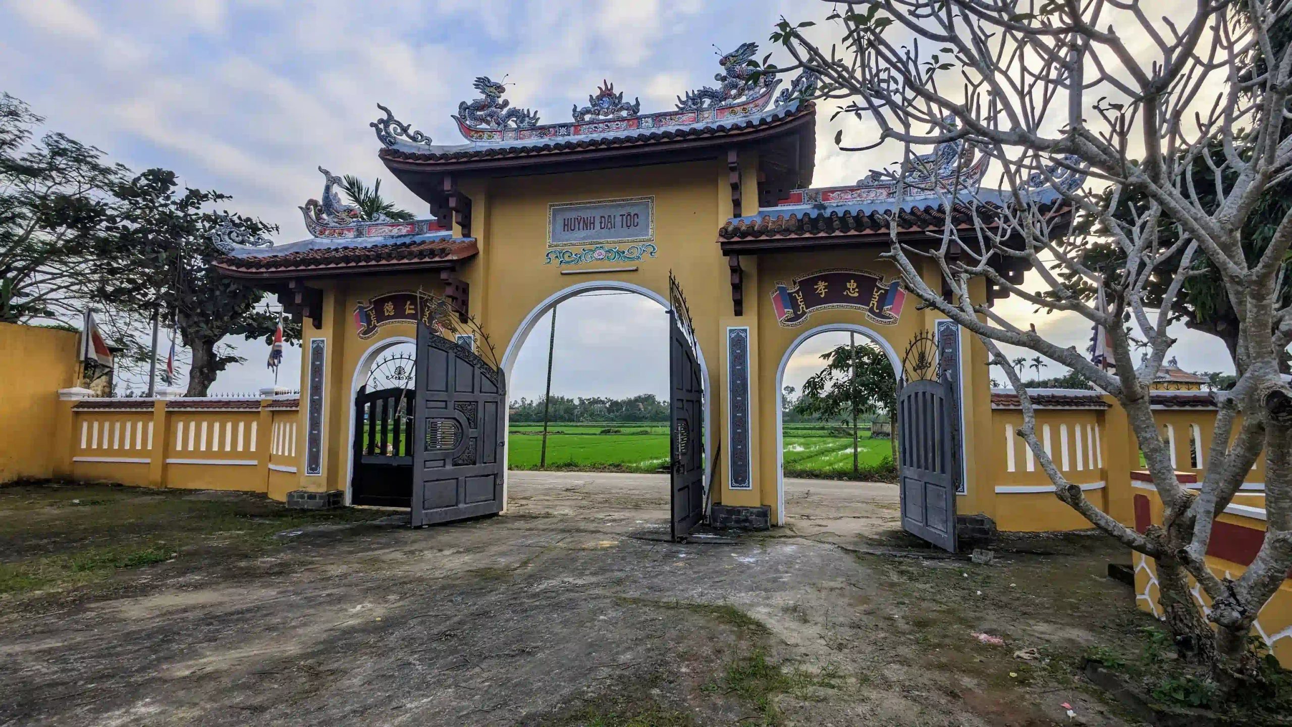 How I built the perfect 3 days in Hoi An (expat guide 2026) 40 Cycle Out to Tra Que and the Rice Paddies 7 scaled Vietadvisor