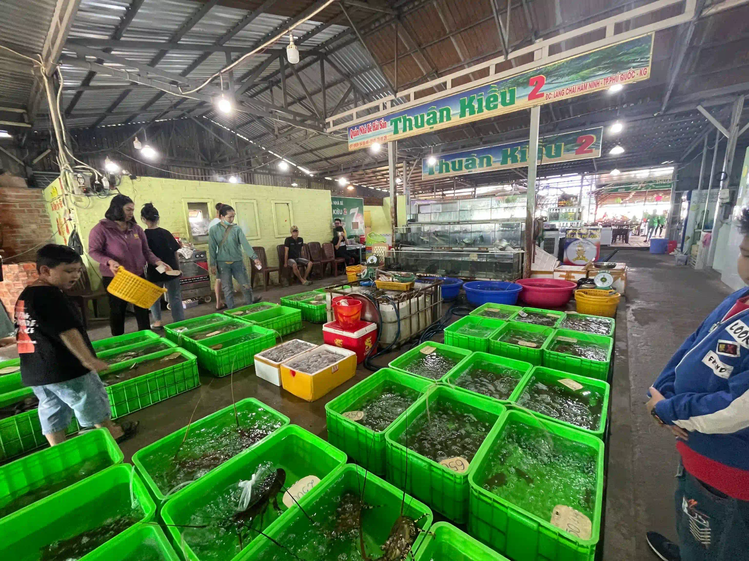 Phu Quoc food guide: Eat like a local (with prices & spots) 19 Ham Ninh Crab and Whether Its Worth the Money 5 scaled Vietadvisor