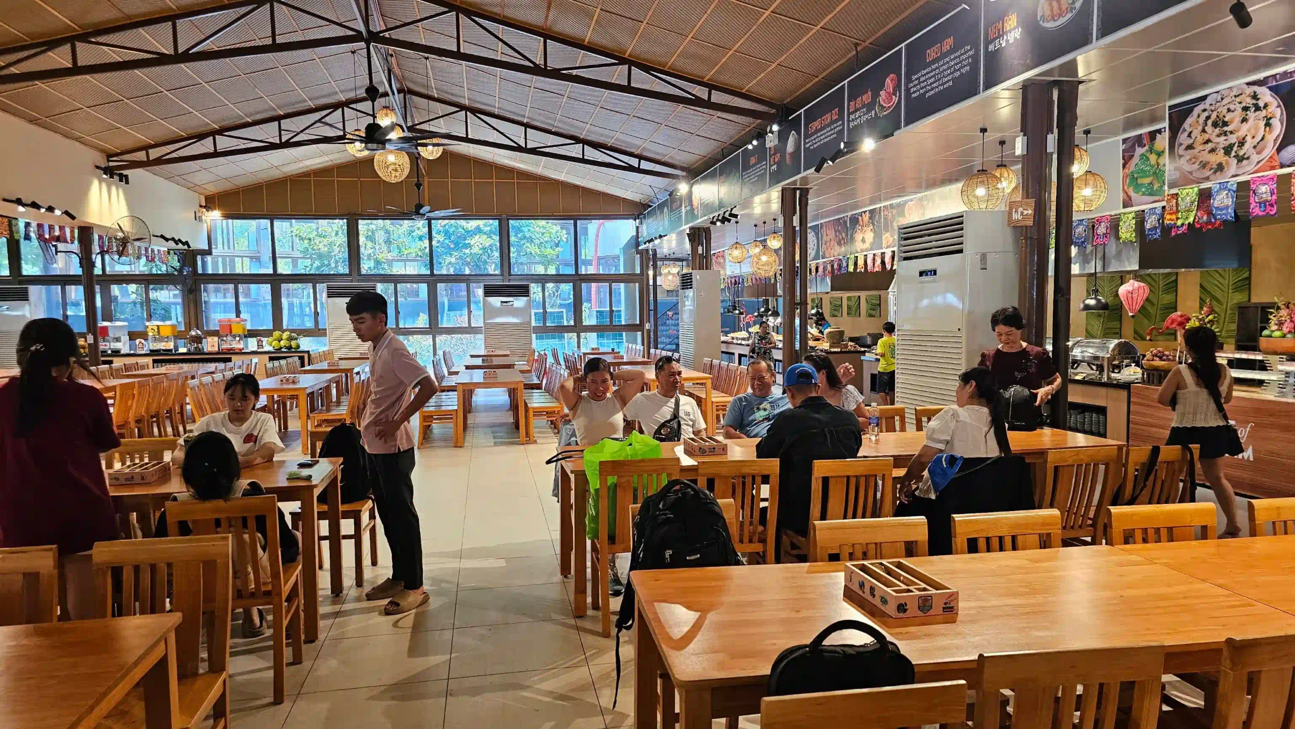 VIP Phu Quoc snorkeling tour review by an expat (4-Islands) 21 Hon Thom Lunch Aquatopia and the Cable Car 3 scaled Vietadvisor