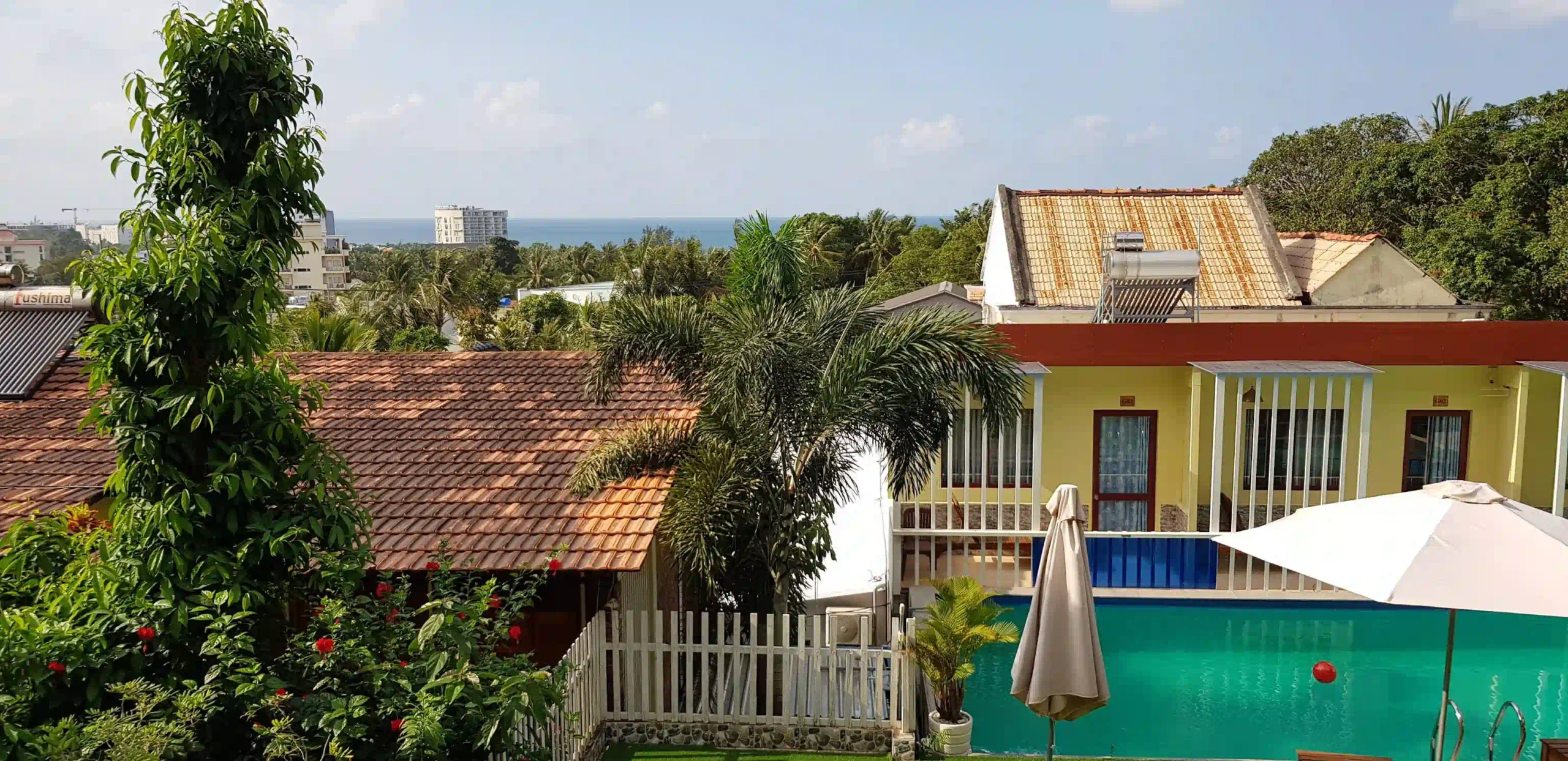 พักที่ไหนดีในฟูก๊วก (เจาะลึกย่านที่ดีที่สุด & ย่านที่ควรเลี่ยง) 15 Long Beach Where to Stay in Phu Quoc for Beach Access 3 scaled Vietadvisor