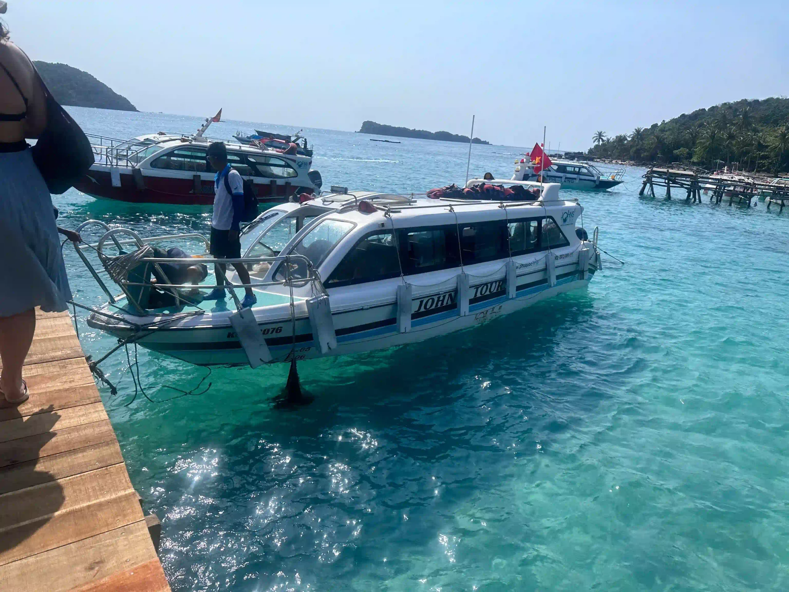 John's Tours Phu Quoc review: Is it really the best choice? 25 Luxury trip by speedboat john tour 2 scaled Vietadvisor