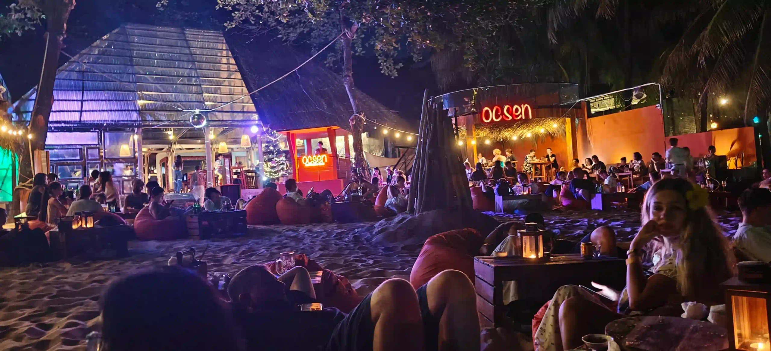 Phu Quoc nightlife: What to do after dark (expat's guide 2026) 16 Phu Quoc Nightlife on the Beach Fire Shows and the Entry Fee Problem 5 scaled Vietadvisor