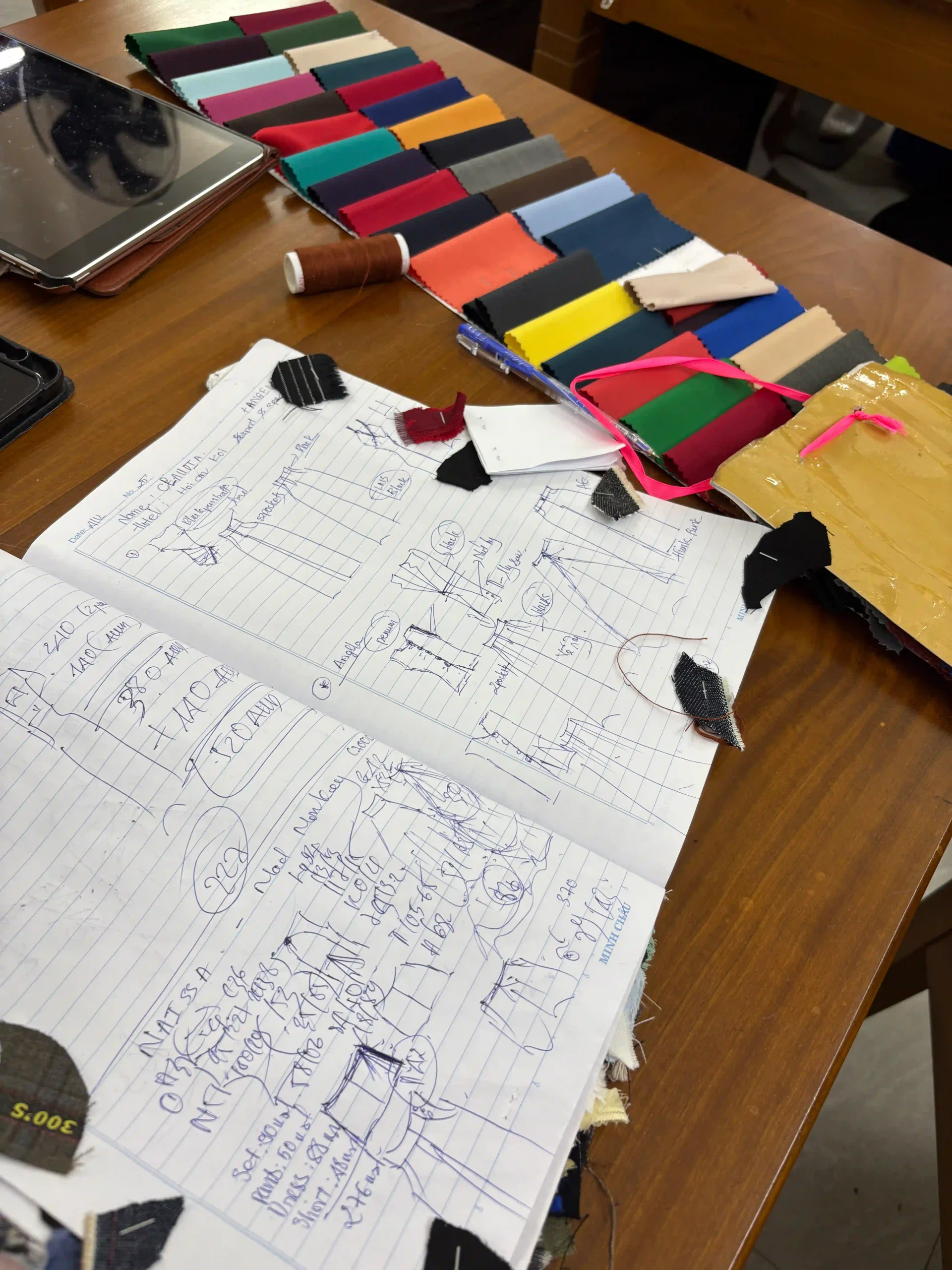 3 best custom clothes in Hoi An: Which one to choose? (2026) 28 The fabric you choose hoi an tailors 3 scaled Vietadvisor