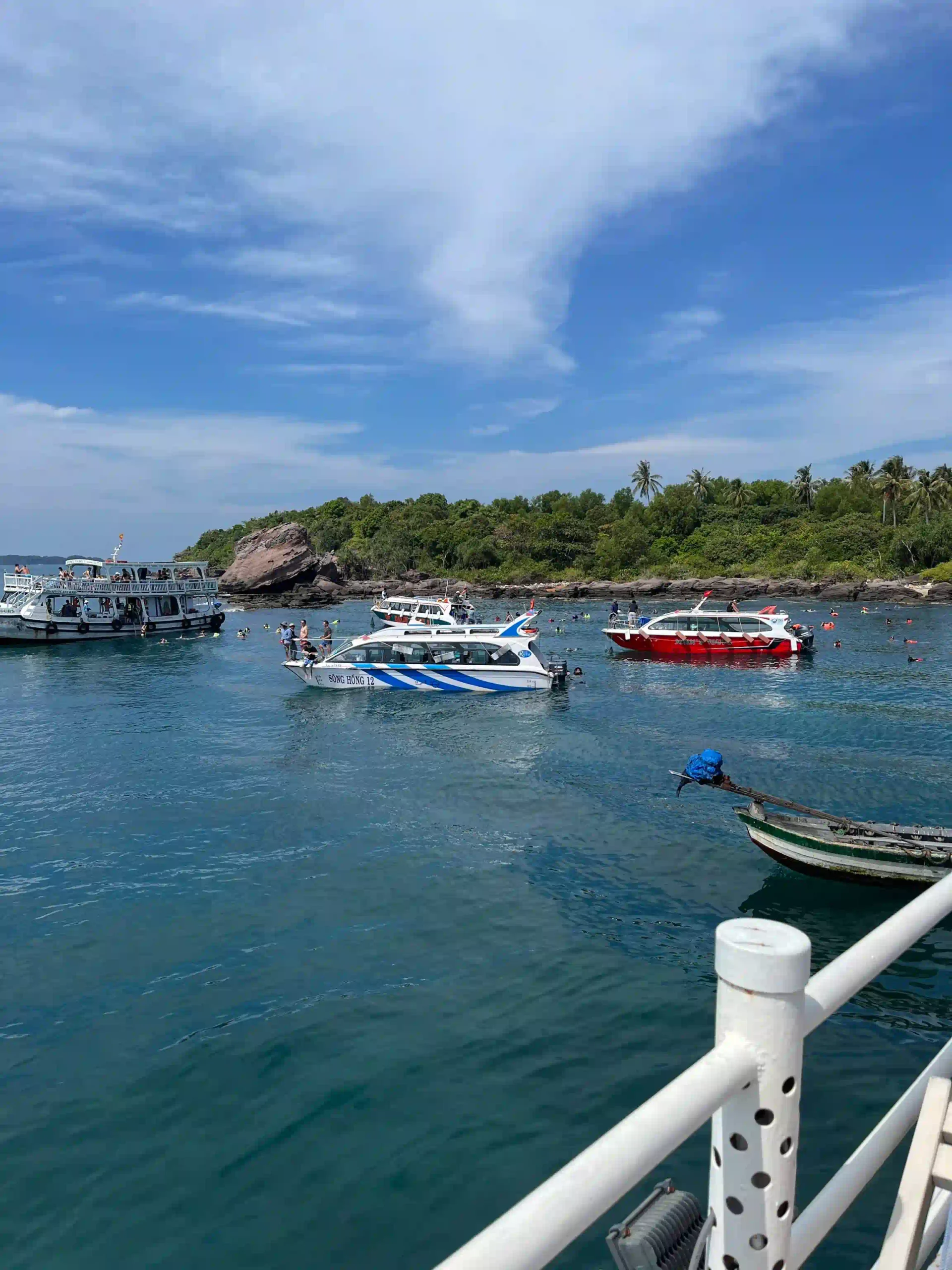 VIP Phu Quoc snorkeling tour review by an expat (4-Islands) 38 VIP or Group. What the Private phu quoc snorkeling tour Upgrade Actually Buys 5 scaled Vietadvisor