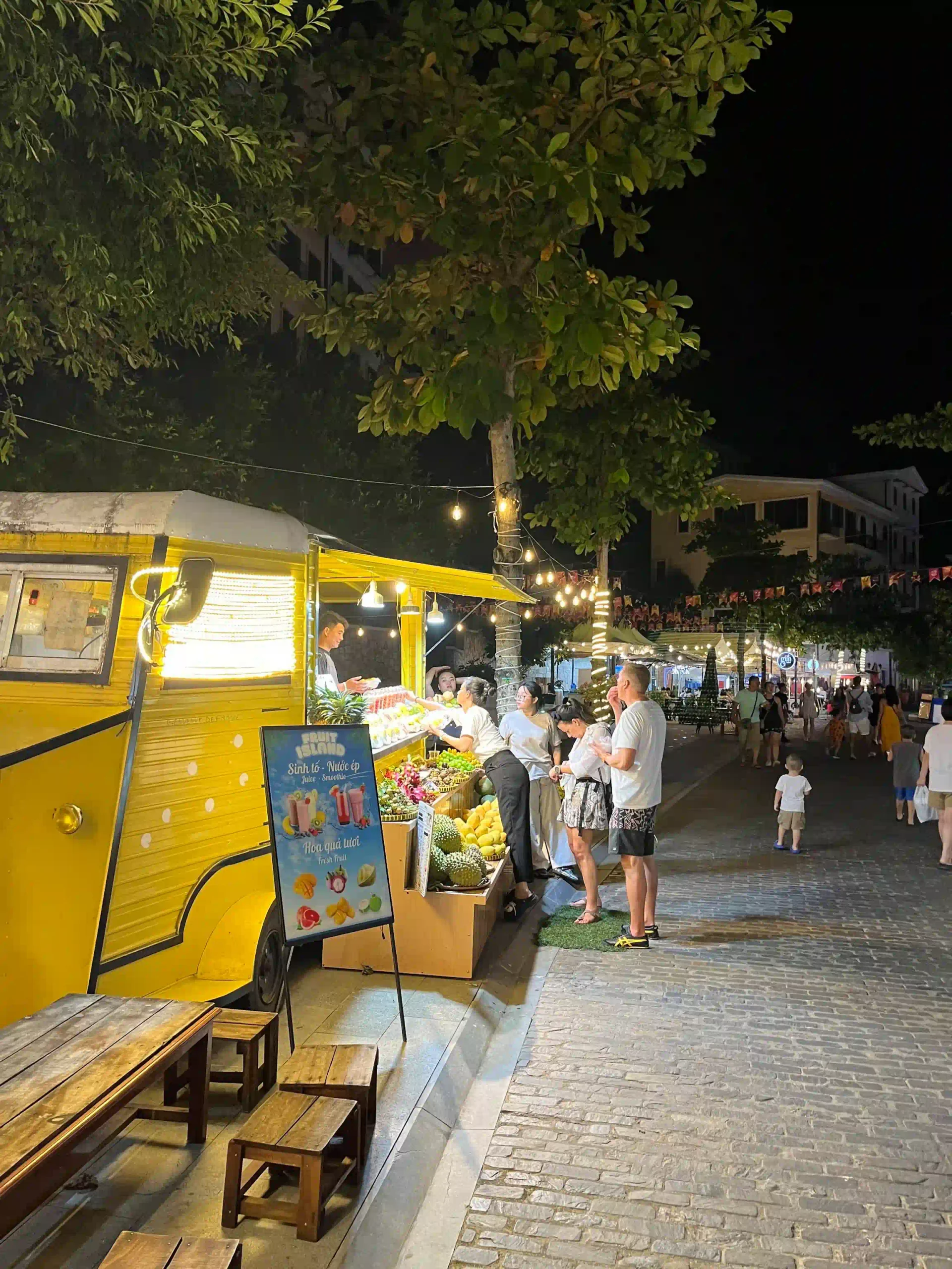 Phu Quoc nightlife: What to do after dark (expat's guide 2026) 28 Vui Fest phu quoc 3 scaled Vietadvisor