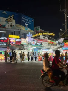 bach dang night market 2