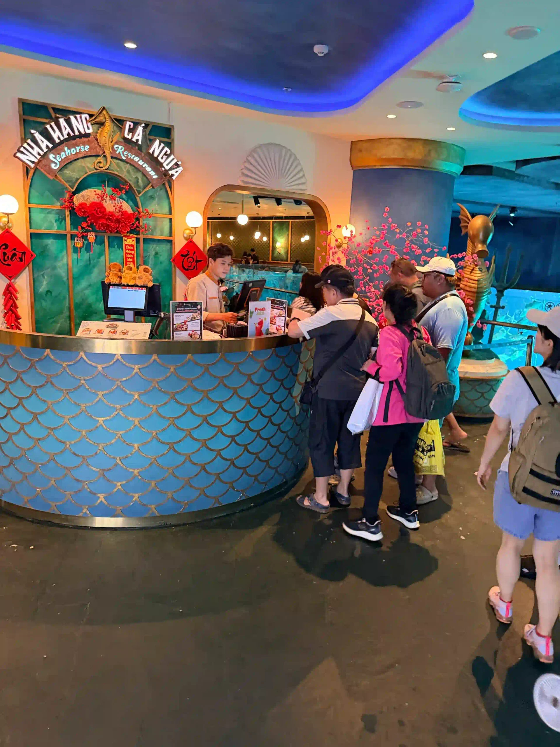 the aquarium restaurant vinwonders scaled Vietadvisor