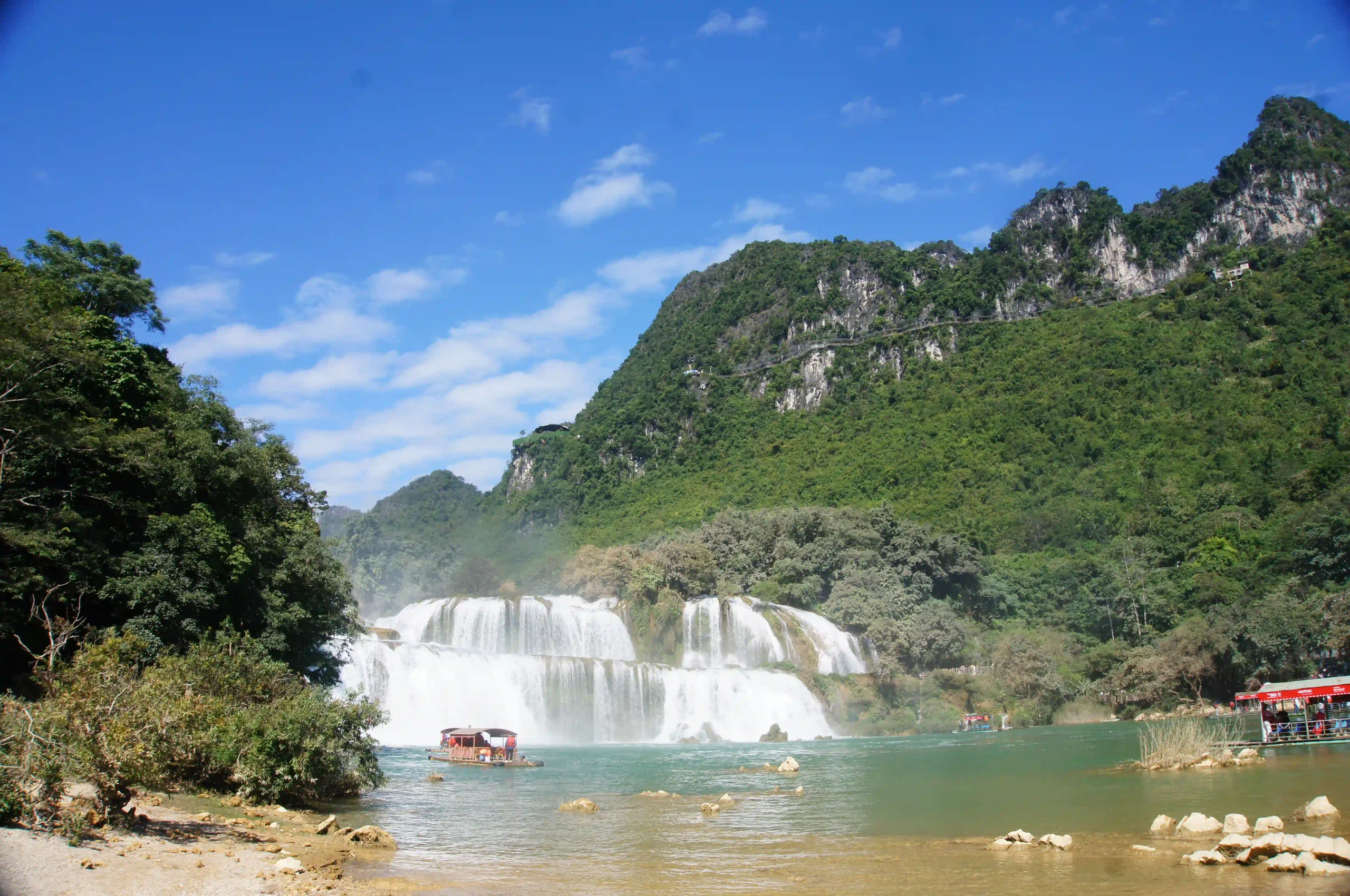 Cao Bang Loop vs Ha Giang Loop: Best choice for beginners? 30 Ban Gioc waterfall scaled Vietadvisor
