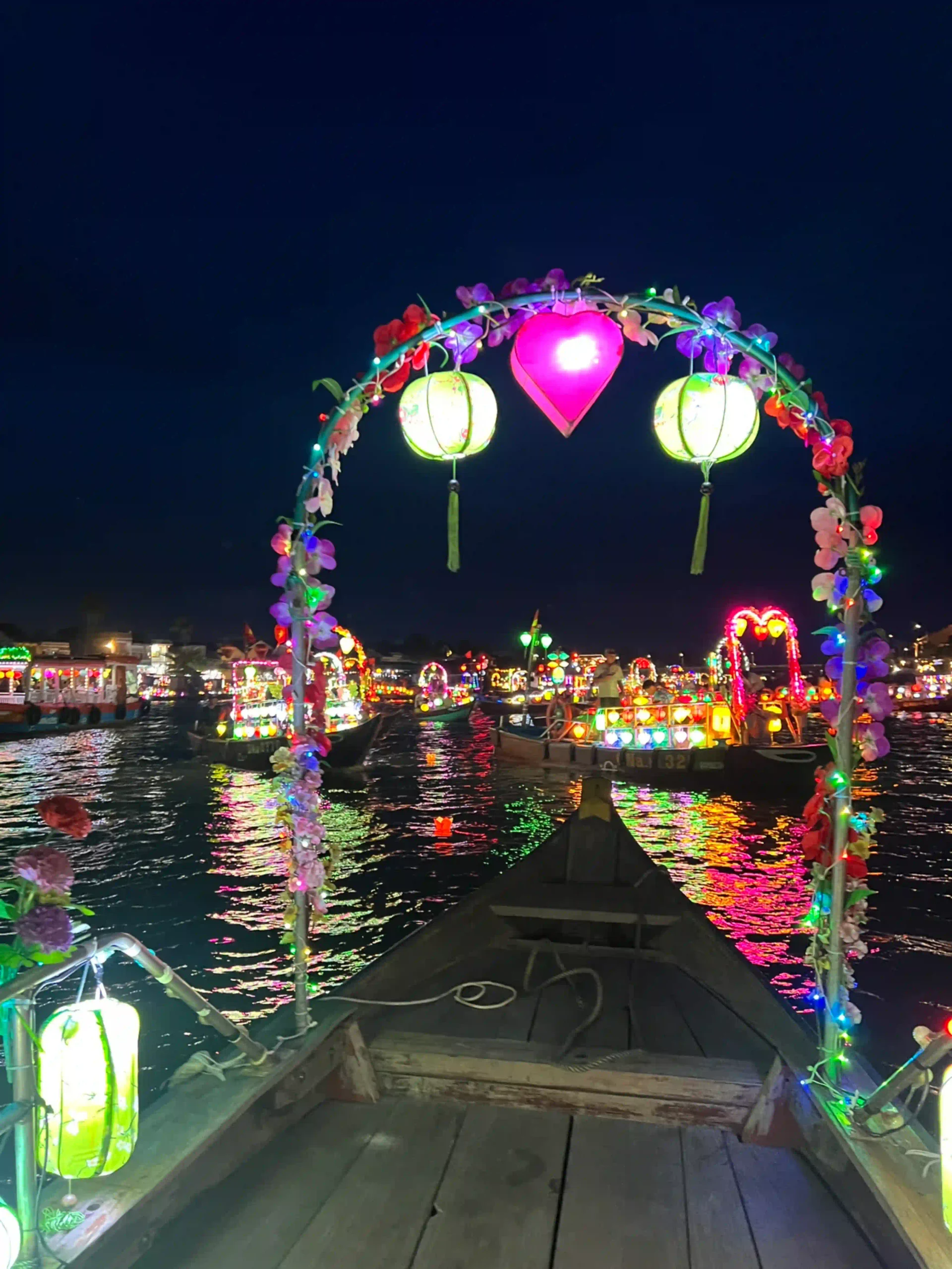 Review: Is the Hoi An lantern boat ride really worth it? 24 Full moon nights hoi an lantern 3 scaled Vietadvisor