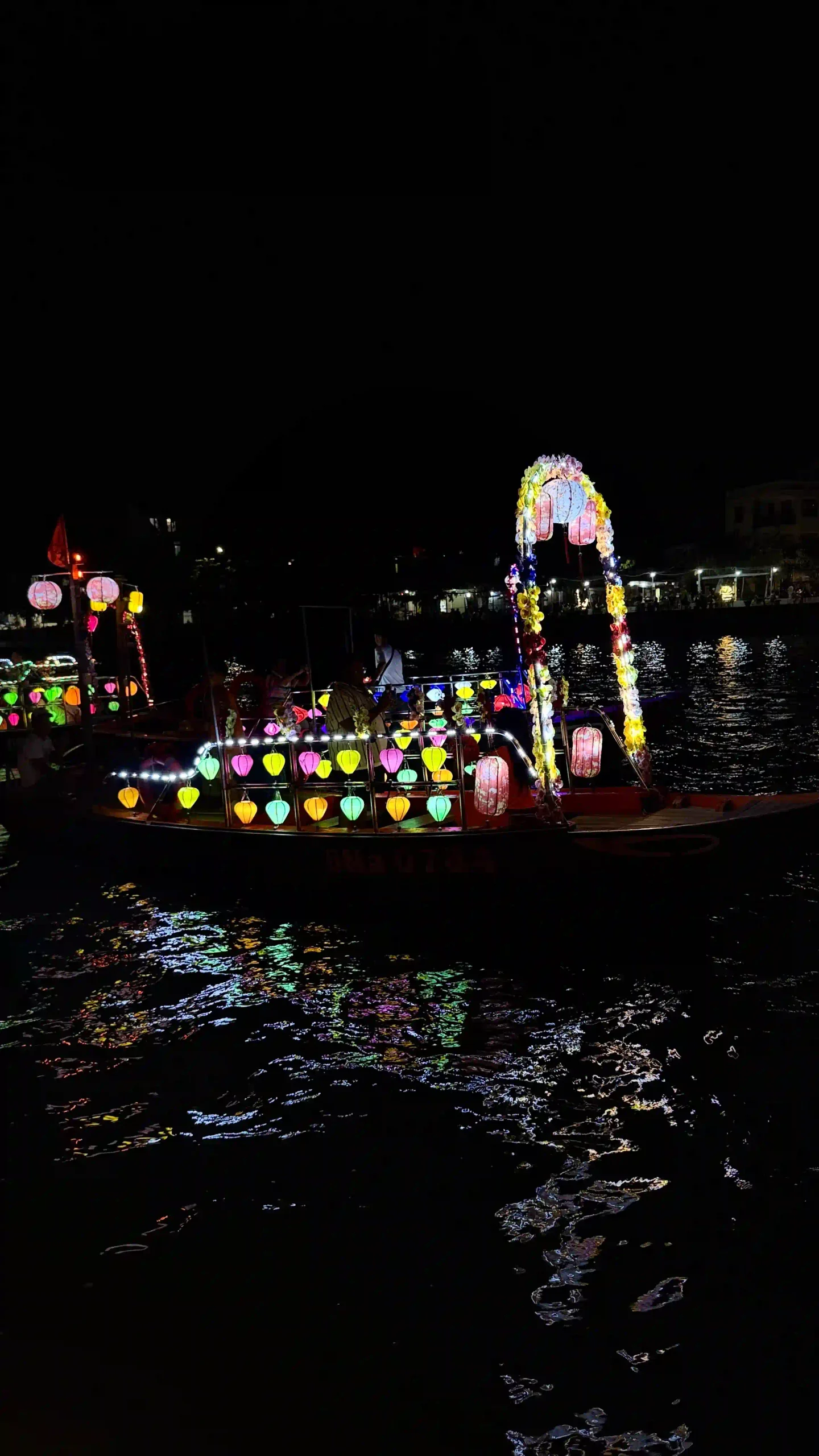 Review: Is the Hoi An lantern boat ride really worth it? 23 Full moon nights hoi an lantern scaled Vietadvisor
