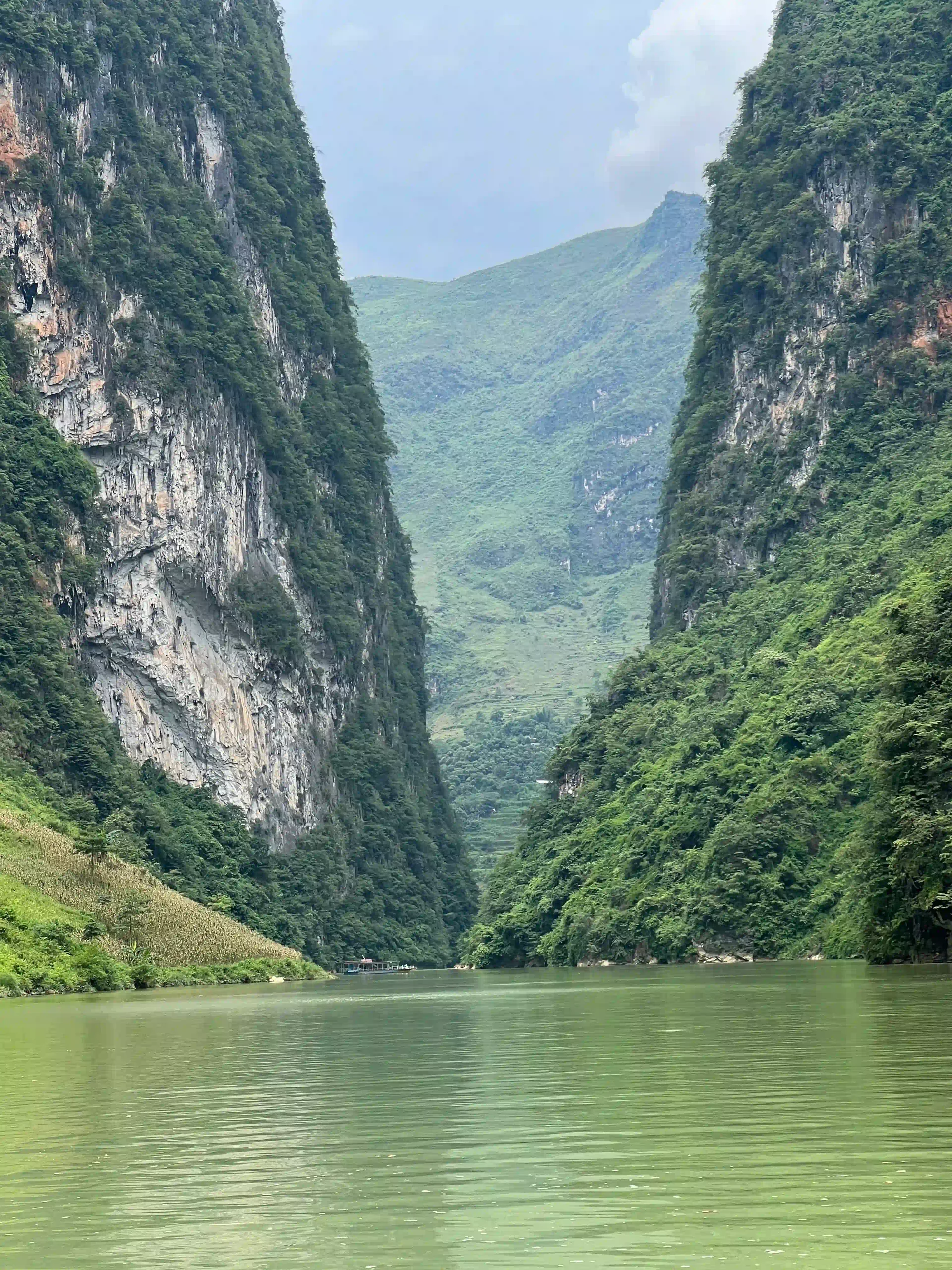 Best Ha Giang Loop 3-day itinerary & map for first-timers 30 Little Ma Pi Leng canyon 2 scaled Vietadvisor