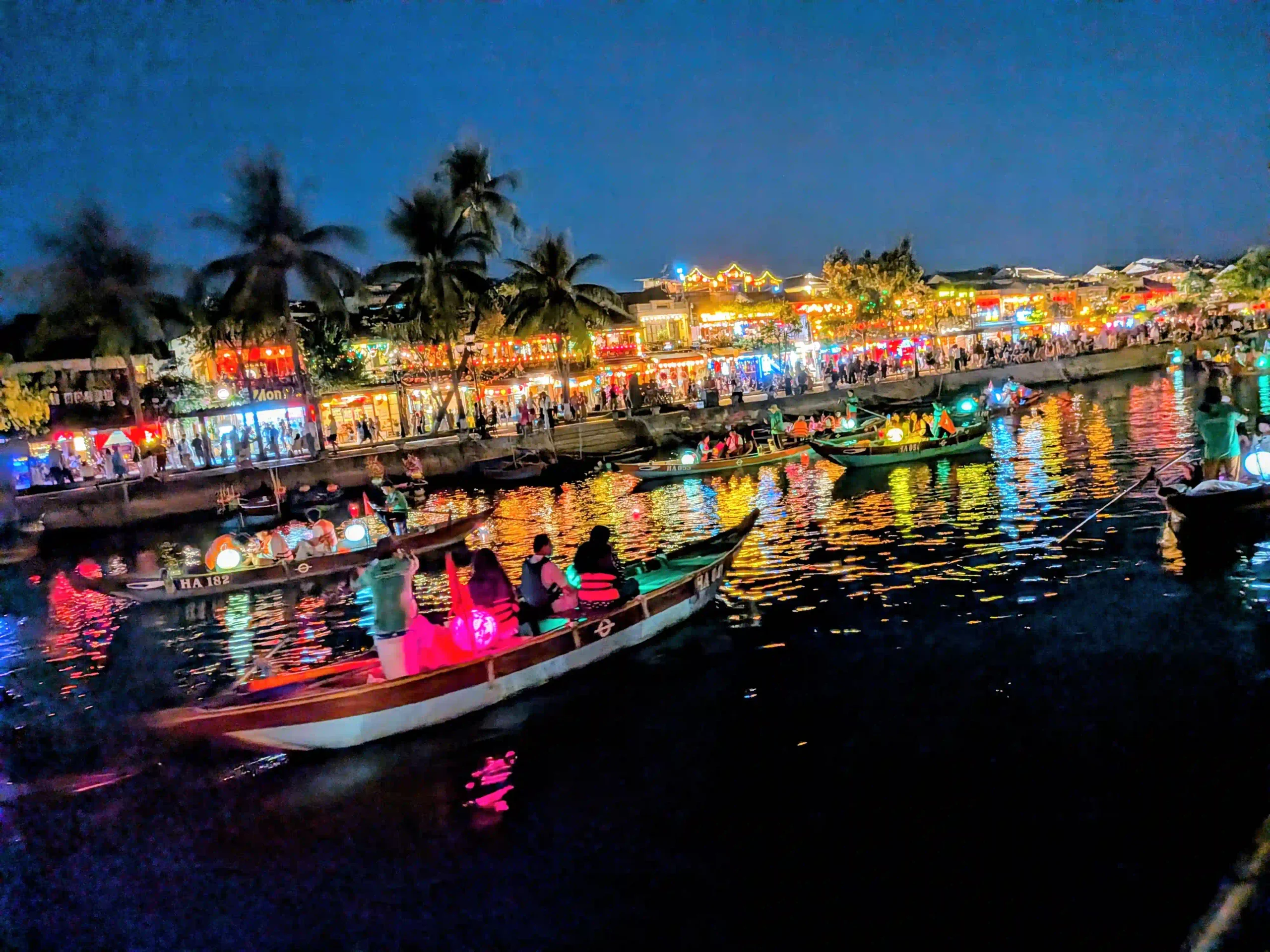 Review: Is the Hoi An lantern boat ride really worth it? 27 Photographs hoi an lantern boat scaled Vietadvisor