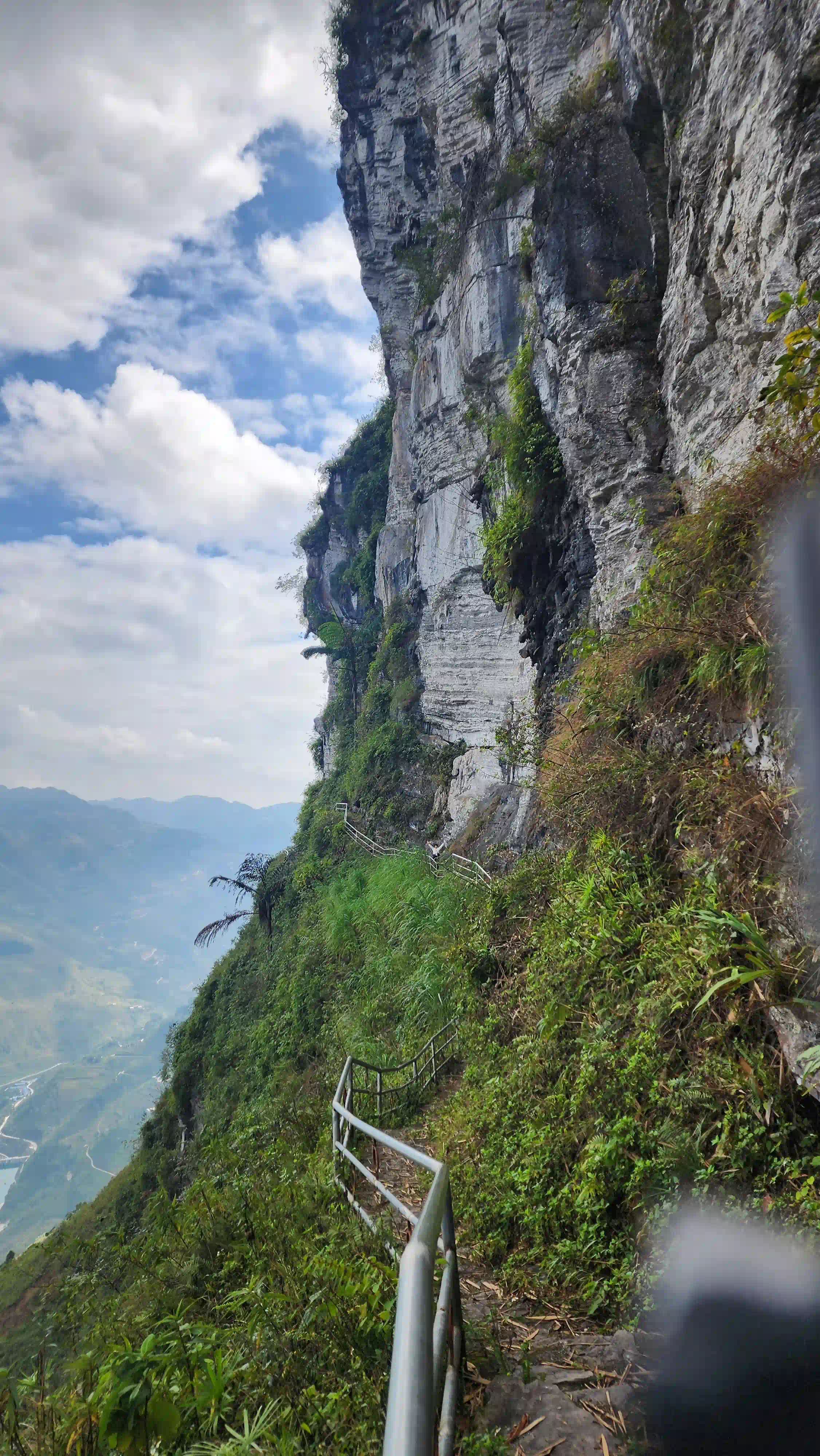 Ma Pi Leng Pass: Expectation vs reality 2026 (honest guide) 30 The Sky Path Hike to the White Cliffs 2 Vietadvisor