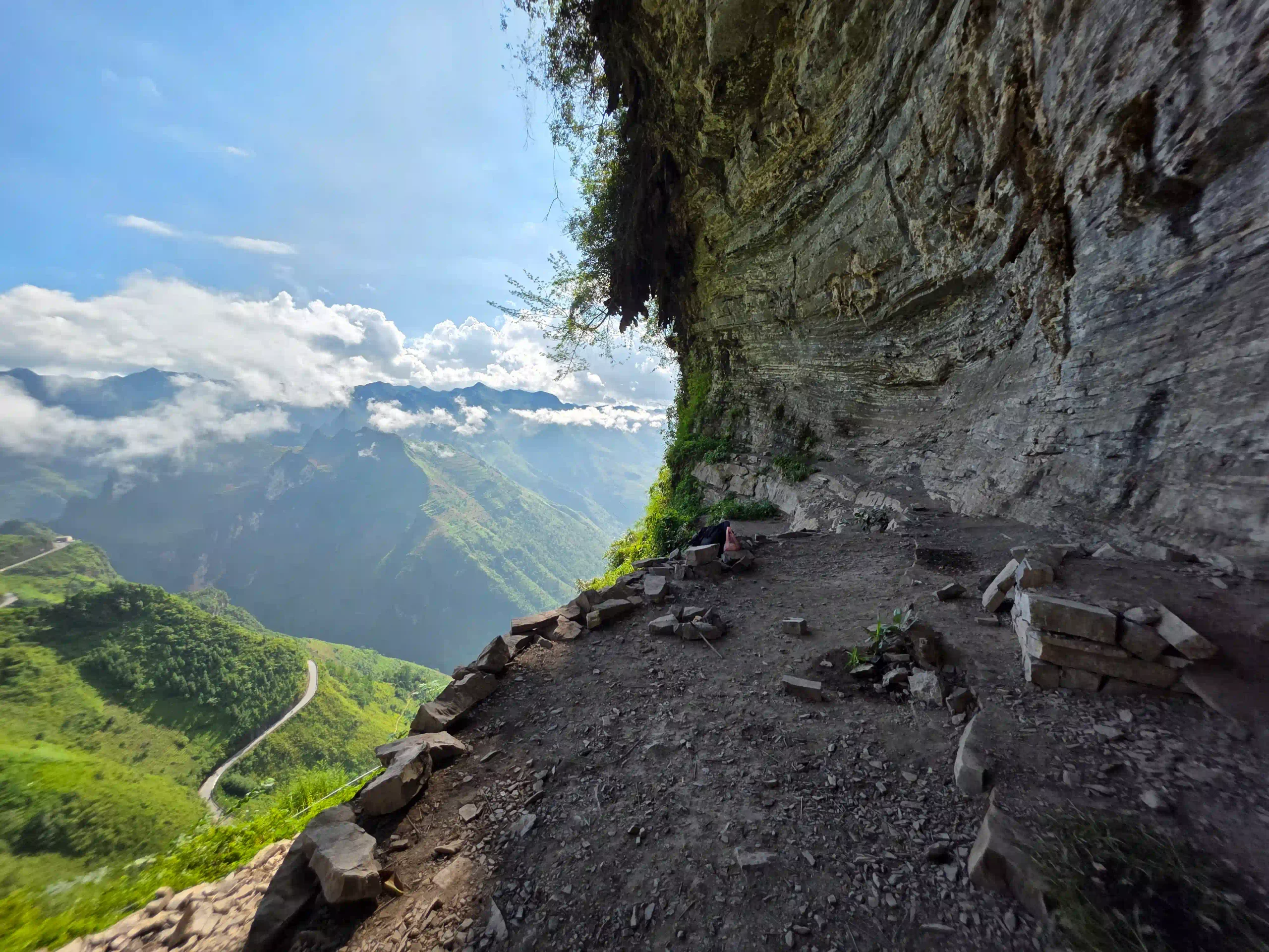 Ma Pi Leng Pass: Expectation vs reality 2026 (honest guide) 31 The Sky Path Hike to the White Cliffs 5 scaled Vietadvisor