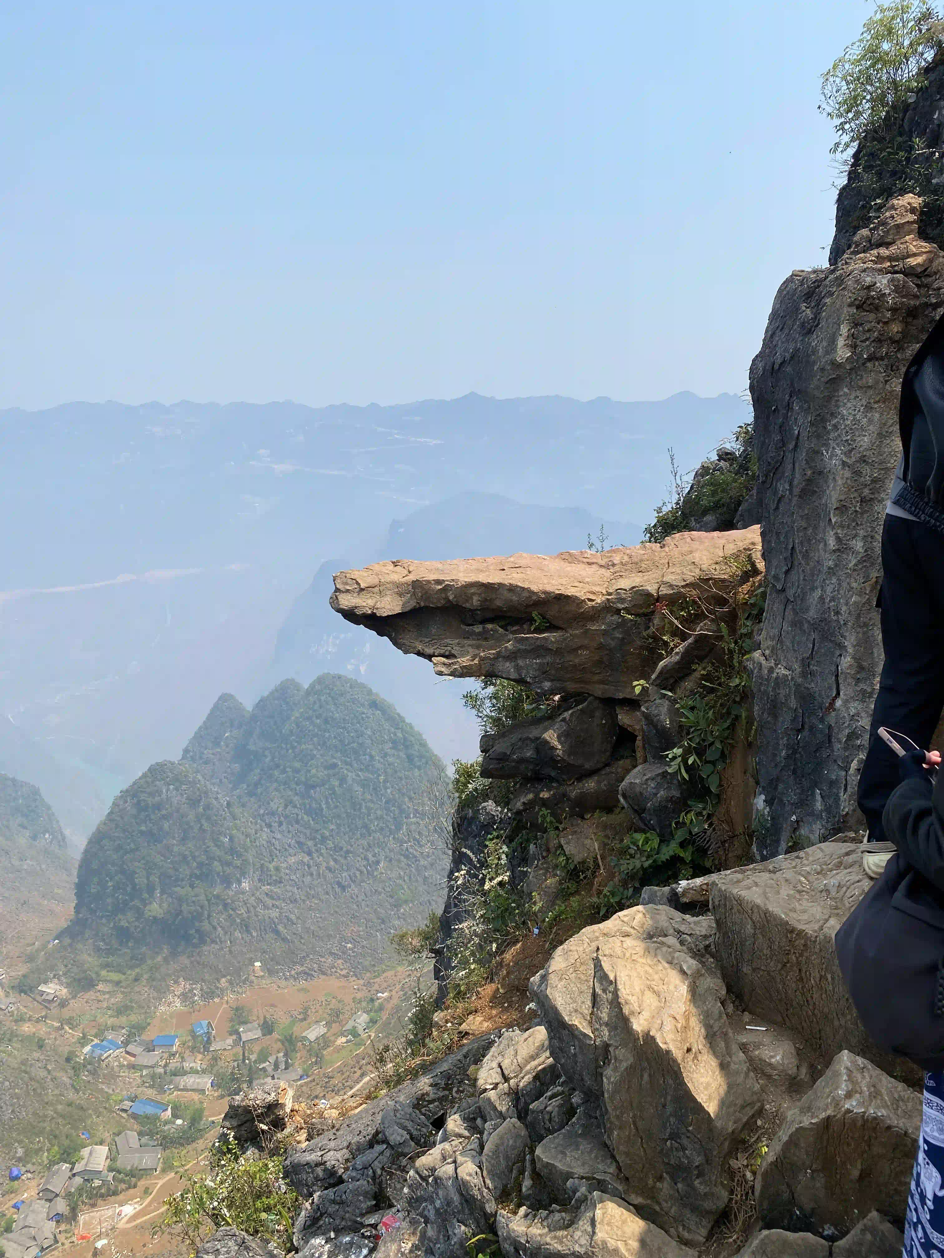 Ma Pi Leng Pass: Expectation vs reality 2026 (honest guide) 6 The Skywalk ledge ma pi leng 2 Vietadvisor