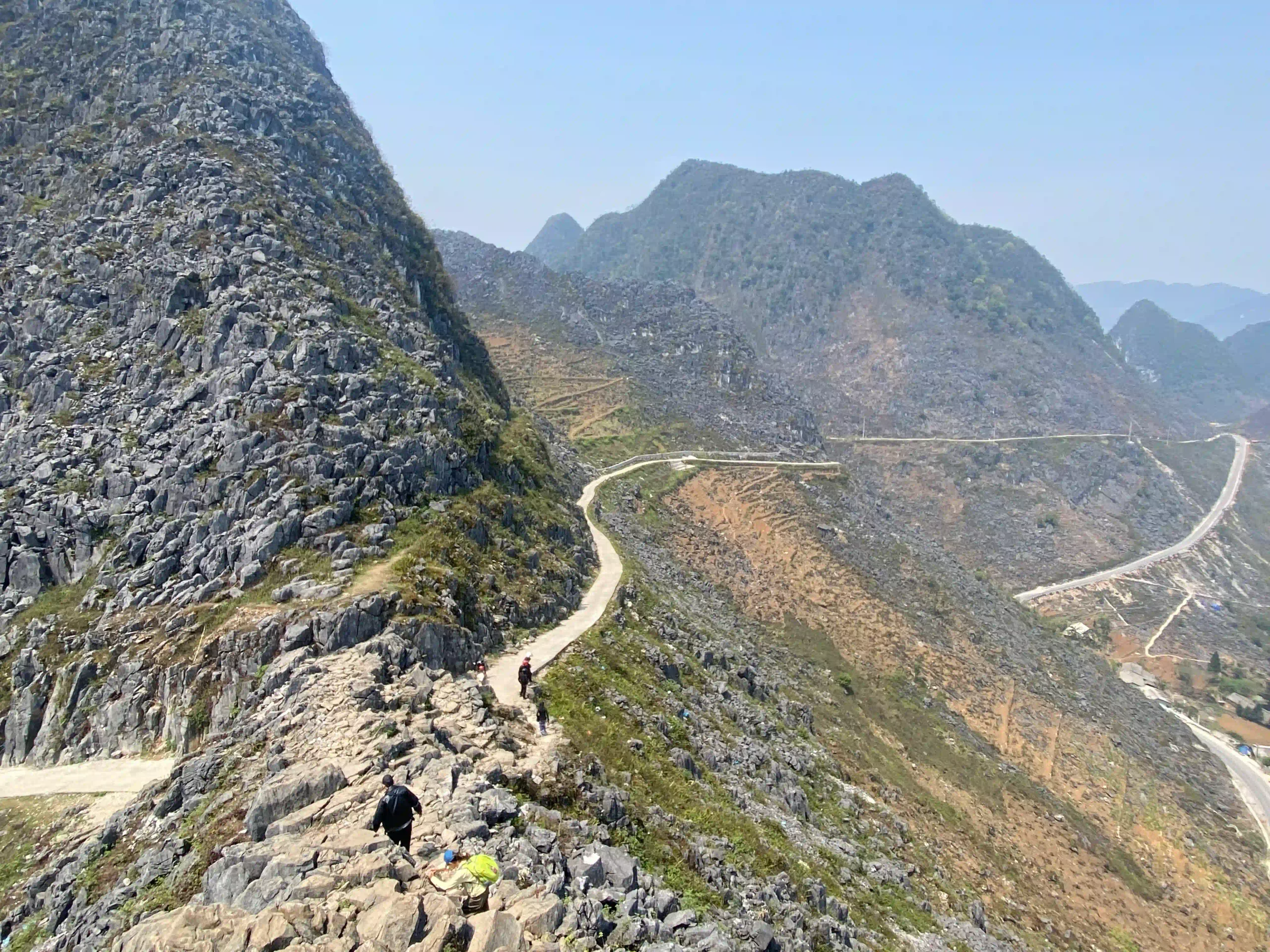 Best Ha Giang Loop 3-day itinerary & map for first-timers 17 The Skywalk ledge ma pi leng 3 scaled Vietadvisor