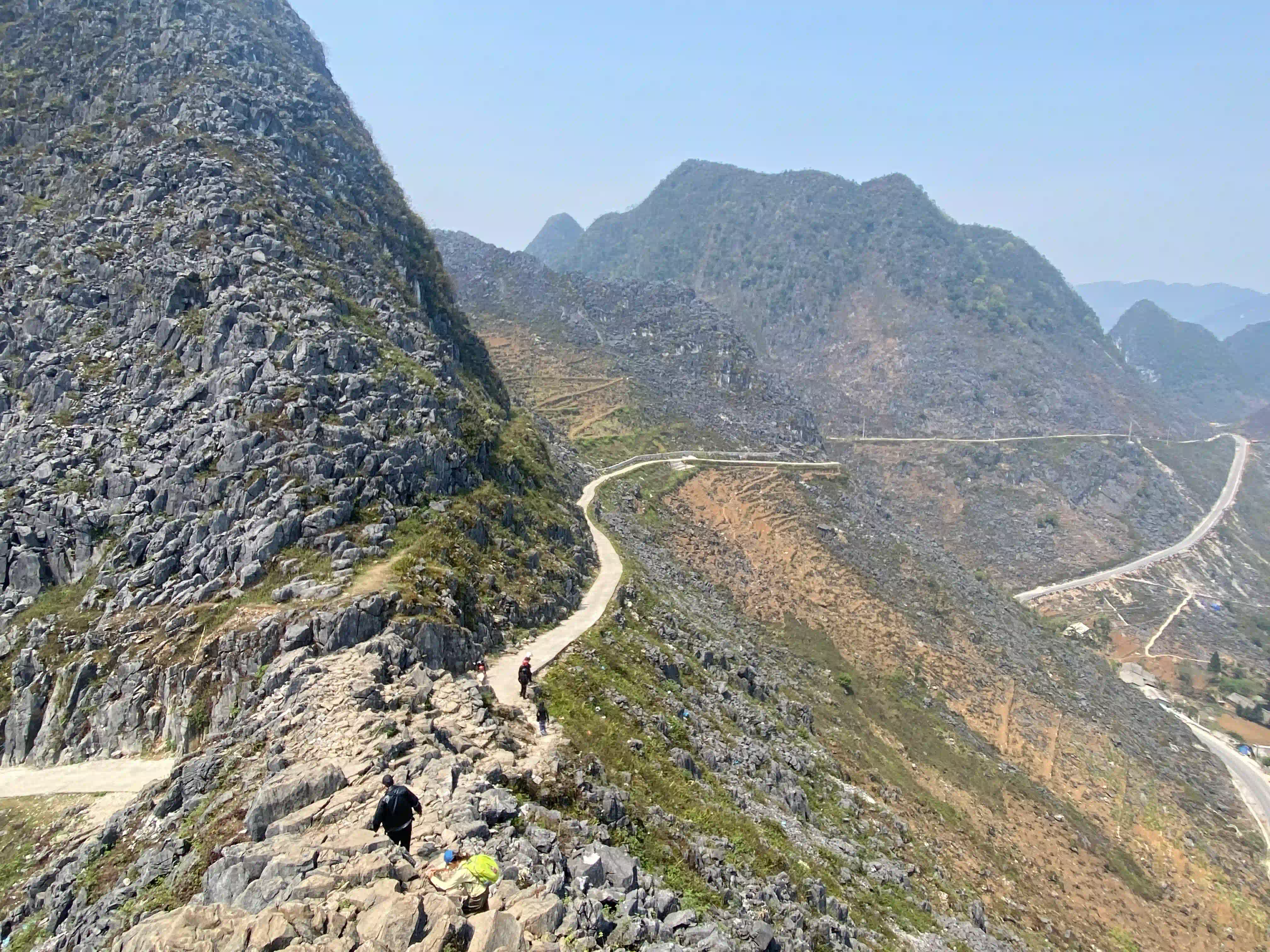 Ma Pi Leng Pass: Expectation vs reality 2026 (honest guide) 4 The Skywalk ledge ma pi leng 3 Vietadvisor
