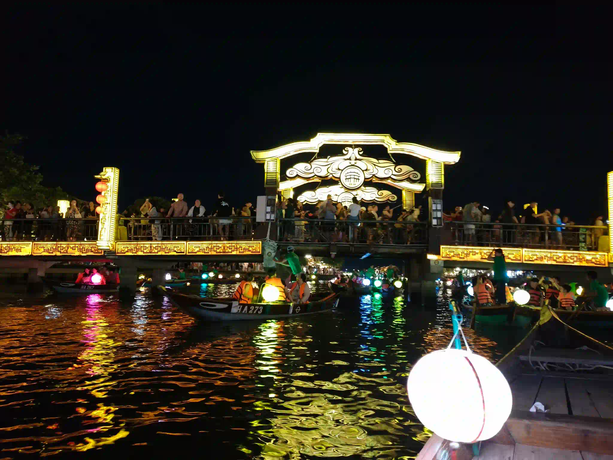 Review: Is the Hoi An lantern boat ride really worth it? 10 Hoi An lantern boat ride