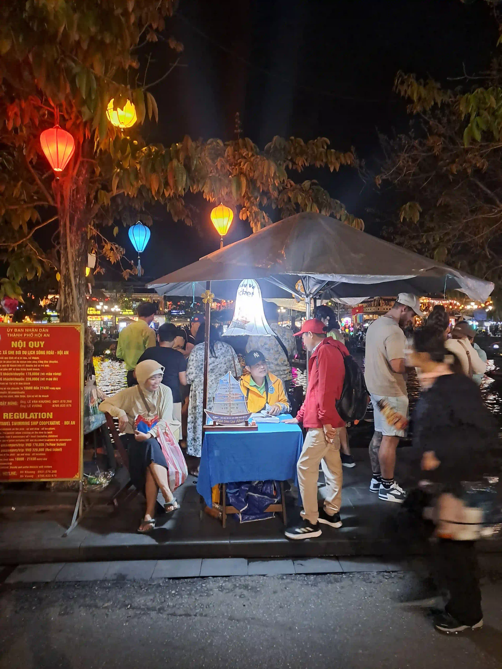 Review: Is the Hoi An lantern boat ride really worth it? 3 Where to Buy Tickets hoi an lantern boat 6 scaled Vietadvisor