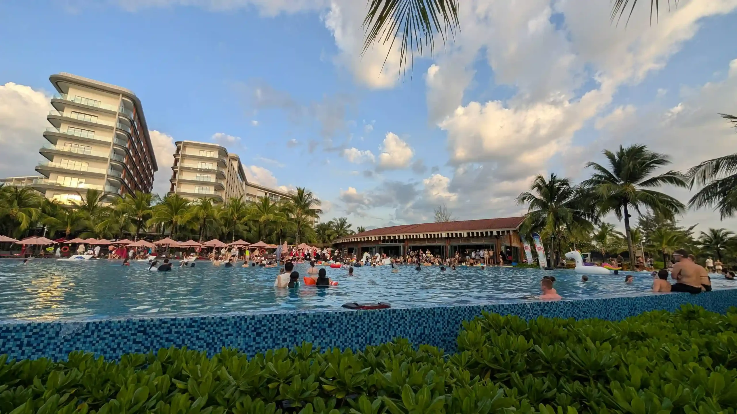 Ong Lang Beach Phu Quoc Guide: Map & All You Need to Know 9 Aura Beach Club at Movenpick phu quoc 2 scaled Vietadvisor