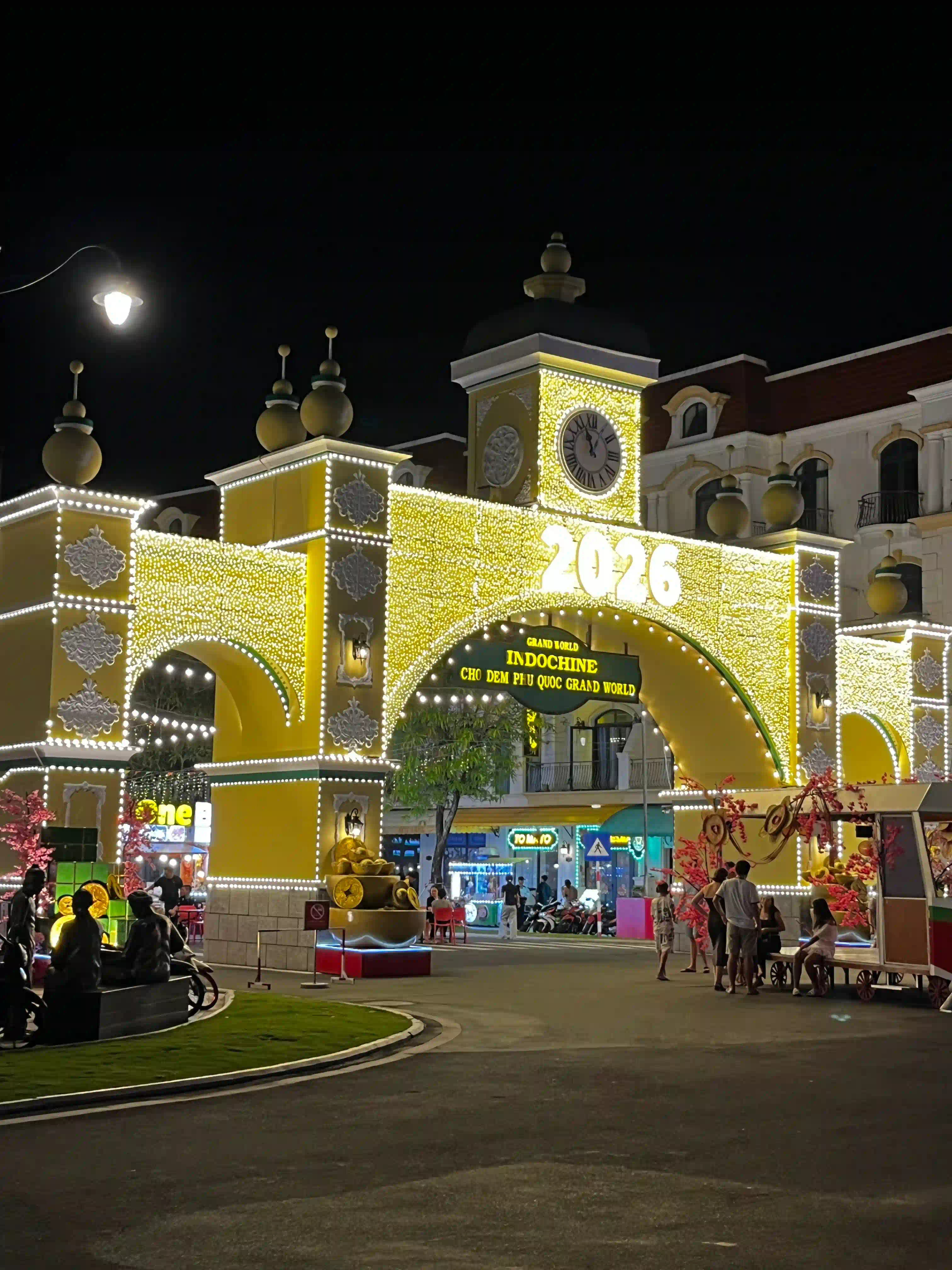 Phu Quoc Night Market Guide: What to Eat, Buy & Do (2026) 35 Grand World Night Market 2 Vietadvisor