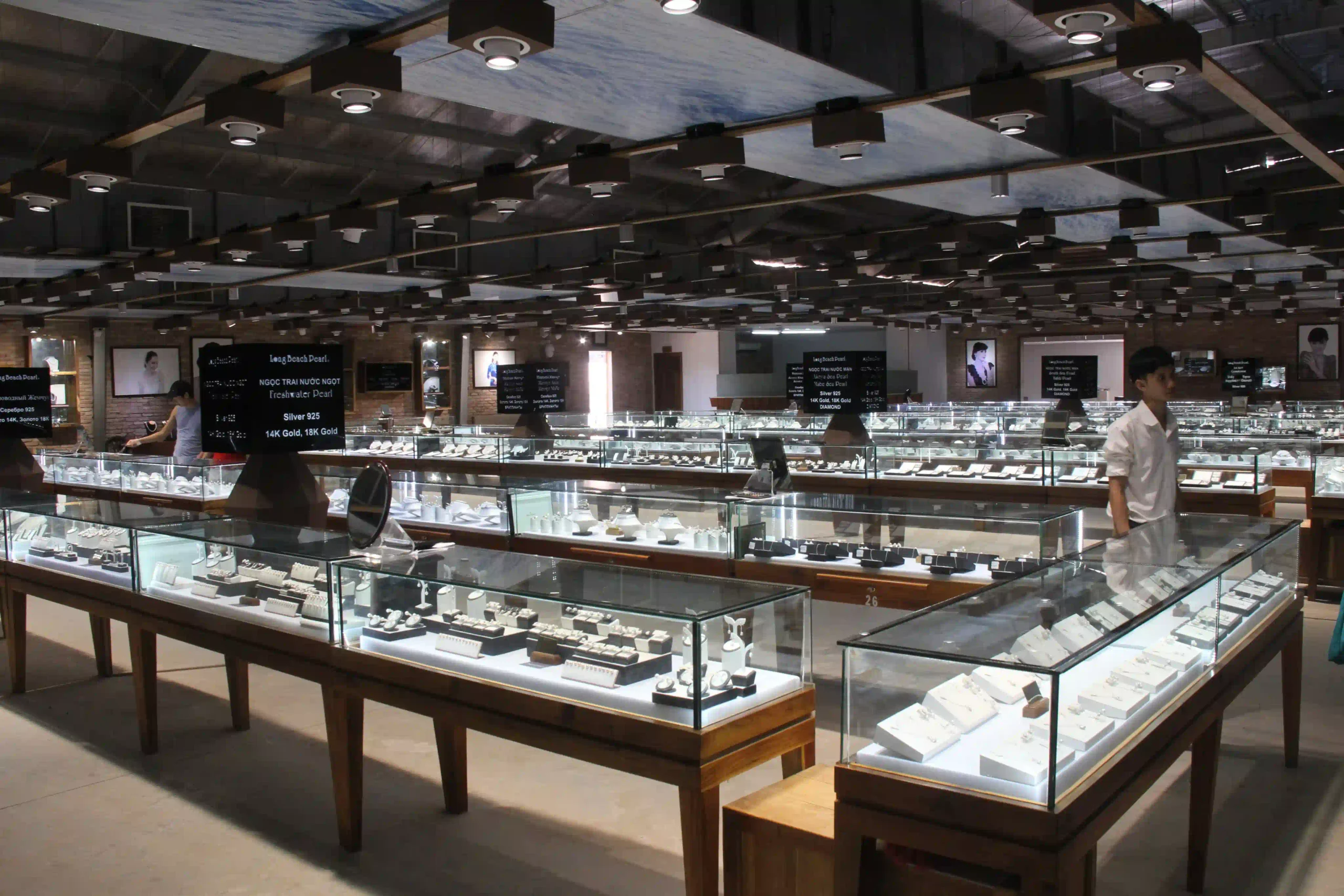 Where to Shop in Phu Quoc: 7 Places I Recommend (2026) 10 Long Beach Center phu quoc 6 scaled Vietadvisor