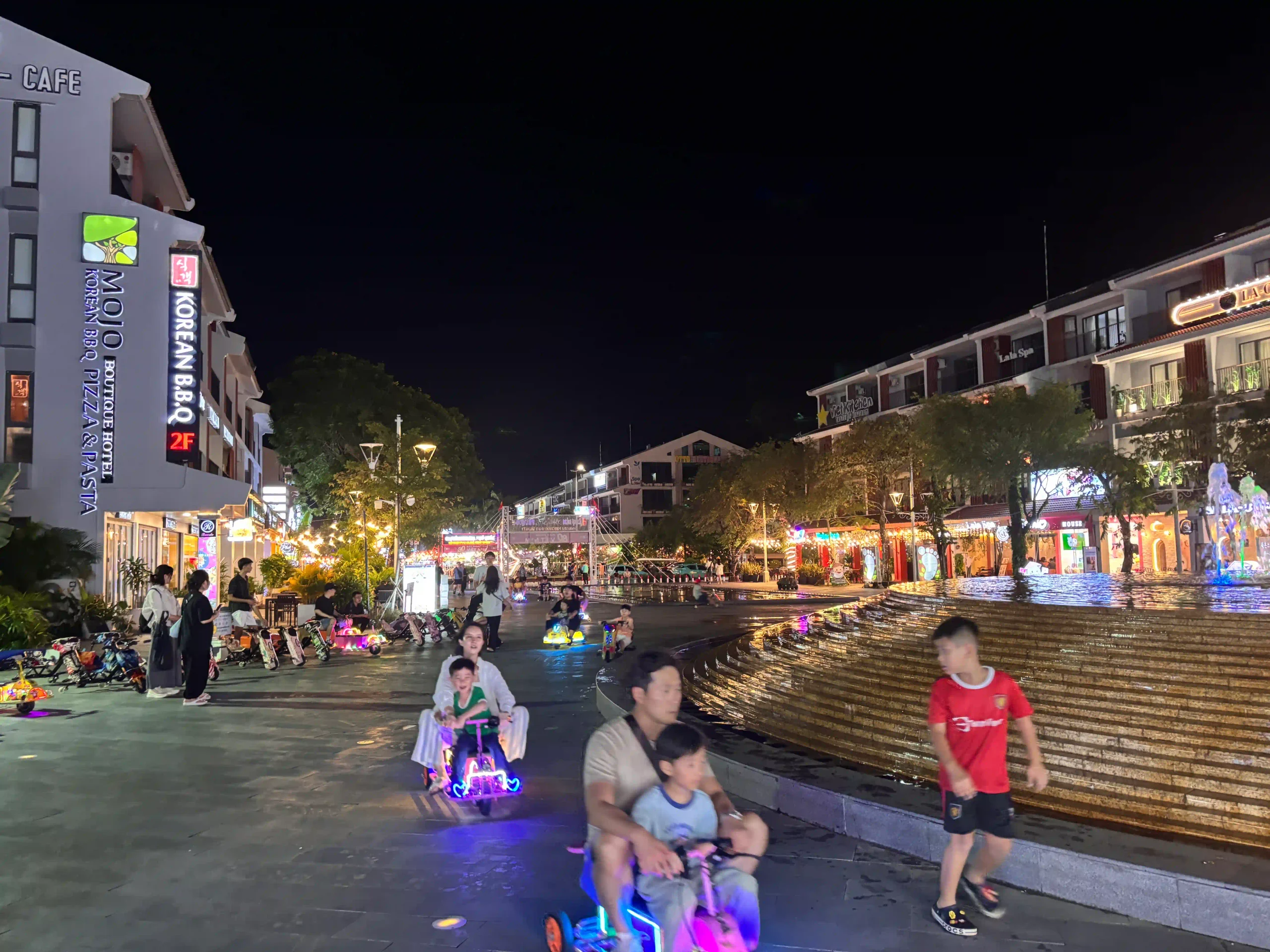 Phu Quoc Night Market Guide: What to Eat, Buy & Do (2026) 26 Sonasea night market phu quoc 3 scaled Vietadvisor