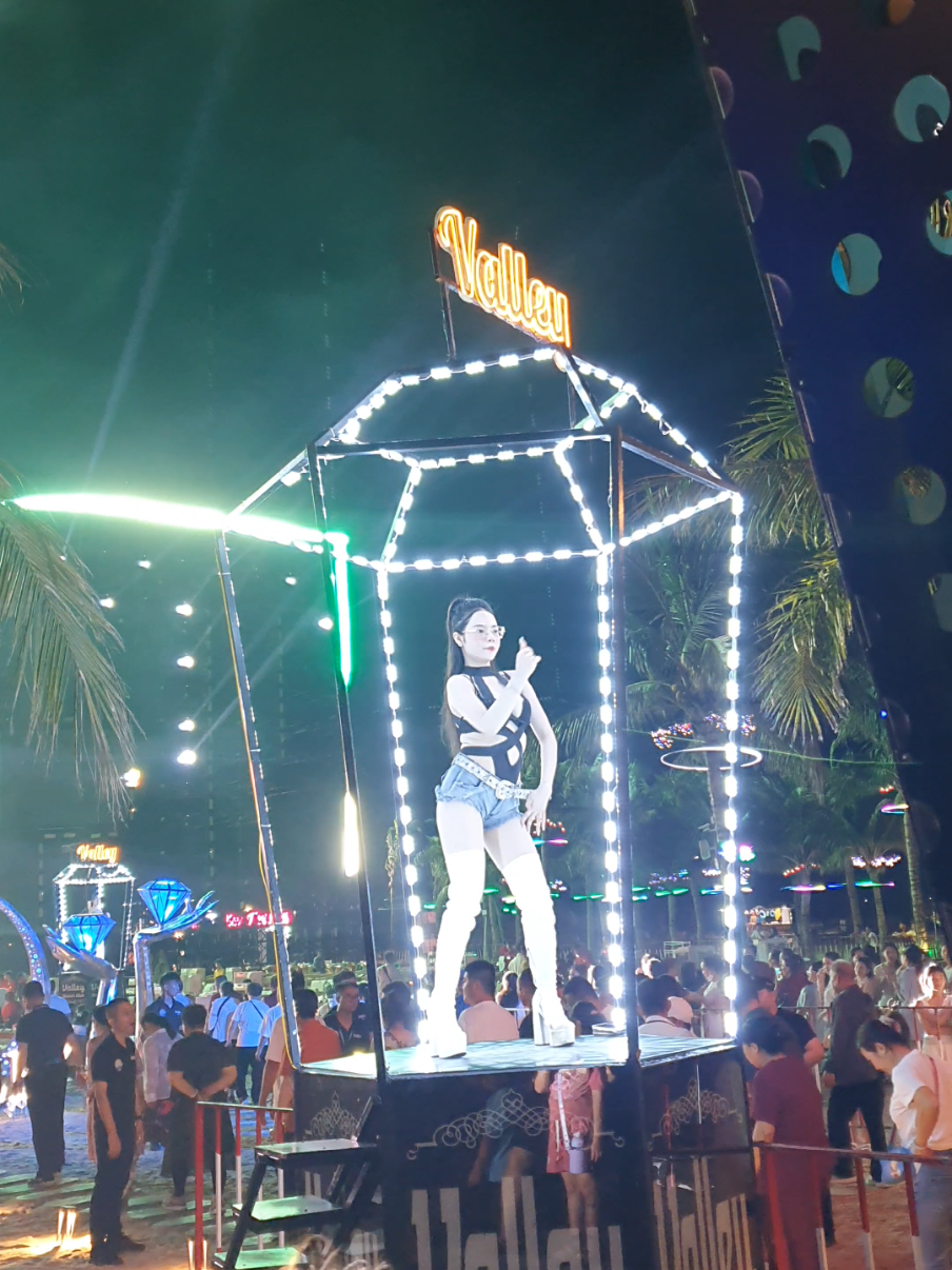#lượnvalley hạ long về đ&ecirc;m