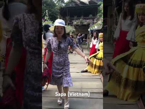 Going on bridge at Cat Cat village, Sapa (Vietnam) #shorts #vietnam #sapa #travel