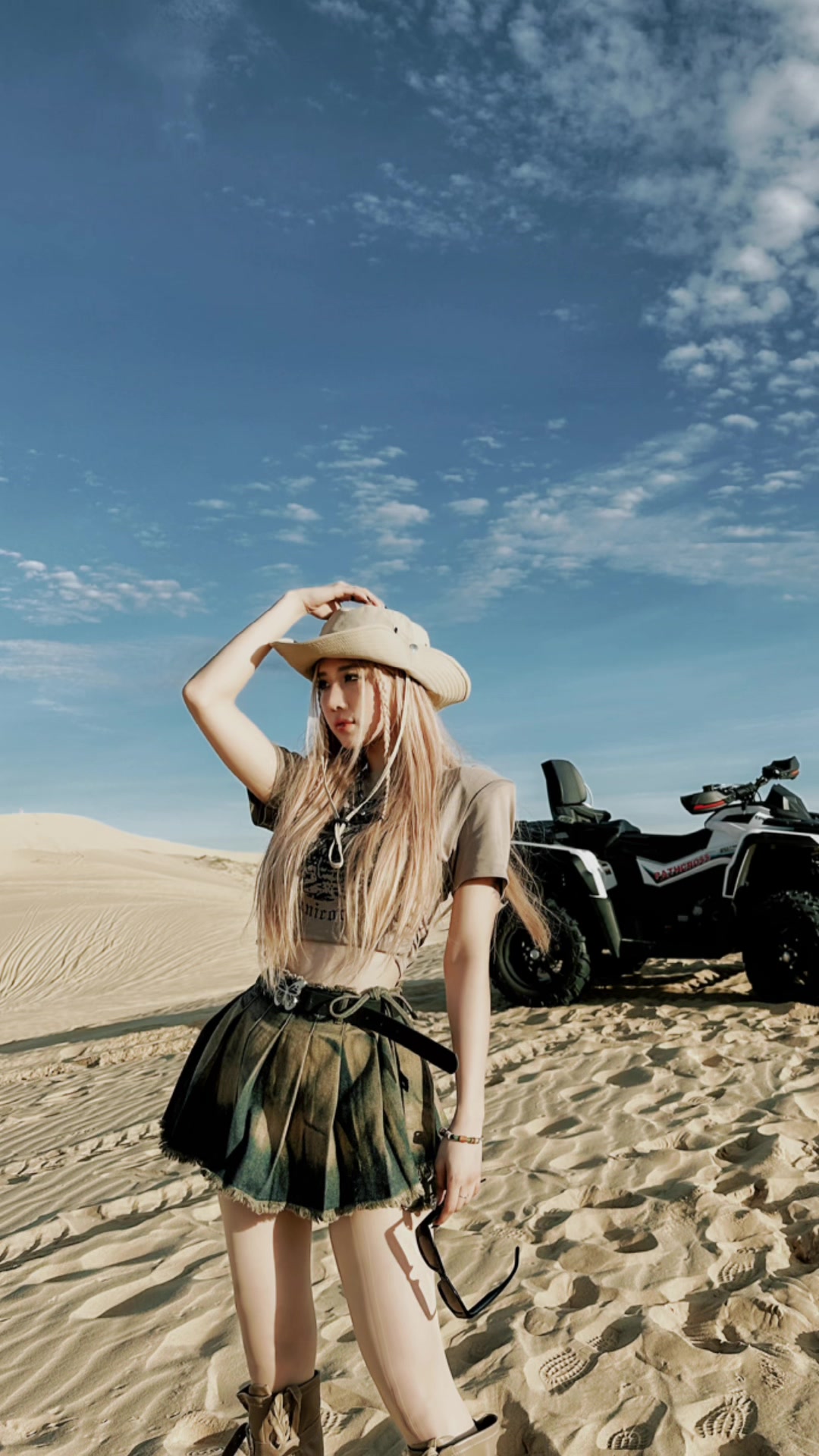 Mũi N&eacute; c&ugrave;ng Idol Rose BlackBink White SandTour 0868614640 #whitesanddunes #phanthietcity #jeeptour #jeeptourduyvi #muinetrip #muinephanthiet #muine #duyvi #phanthiet #luxuryjeeptour #blackpink #roseblackpink 