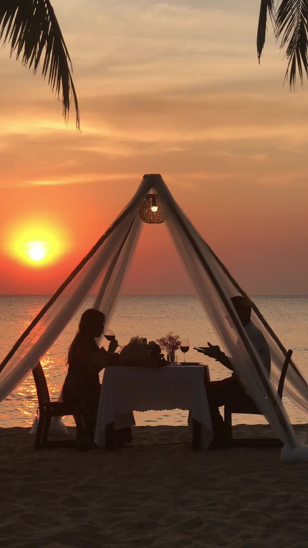 Are you ready for a romantic dinner with your loved one?? #ecobeachresort #phuquocecobeachresort #beachresort #beachrestaurant #phuquoc #phuquocisland #phuquoctrip 