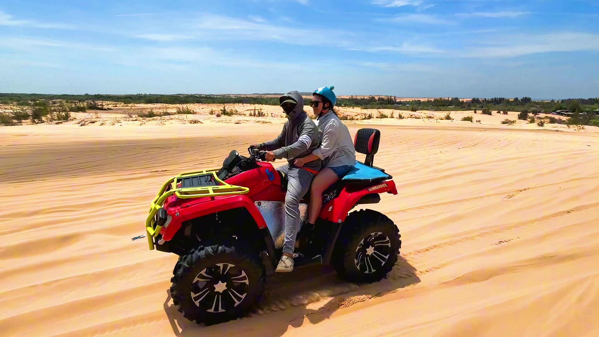 white sand dunes-Mui Ne 🥰 yang berminat terus hubungi kami untuk dapat details yang lebih lanjut❤️ #hanatourism #muslimtour #vietnamtrip #muine #halalfood 