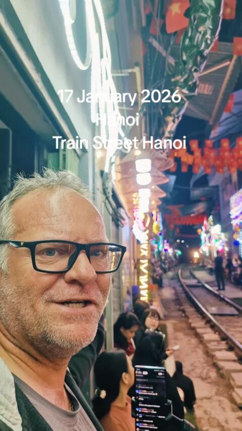 The train in Hanoi is still going with passengers!  It's actually going 19 times per day! 17 January 2026!  #hanoi #trainstreet #hanoitrainstreet #vietnam 