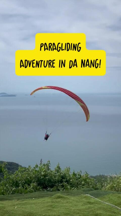 🪂✨ Paragliding in Da Nang, Vietnam was such a wild adventure! This is hubs&rsquo; POV capturing my first flight &mdash; after two tries, we finally made it up in the sky. But guess what&hellip; my shoe fell off mid-air! 👟😂 If you&rsquo;re visiting Da Nang, Vietnam, this is one of the must-try adrenaline activities. The views were stunning and the whole experience was unforgettable (shoe mishap and all 🤭).