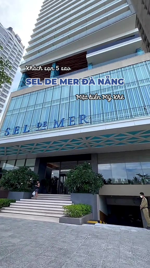 Một kh&aacute;ch sạn 5 sao ngay mặt biển Mỹ Kh&ecirc; cực xịn x&ograve; chỉ từ 10xx/ng #love #trending #minhtravel #travel #foryou #fyp #vietnam #danang #hotel #chill #beauty 