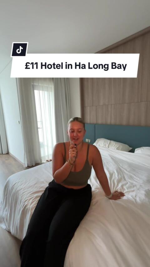 Cheeky little hotel&hellip; boujee backpackers hehe 😎 📍&agrave; la carte hotel #vietnam #halongbay #hotel #uktraveller #uktiktok 