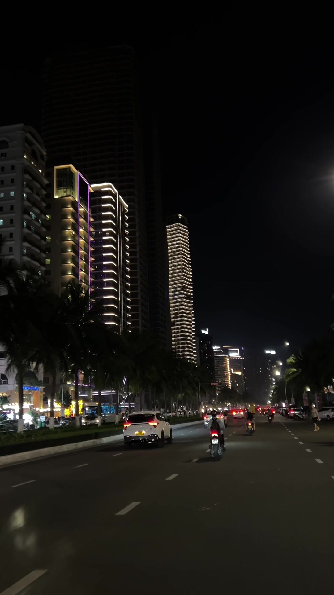 Vo Nguyen Giap Street &mdash; the most stunning road in Da Nang at night, where city lights meet the sound of the waves, leaving hearts enchanted.#vietnam #danang #dulich #tourguide #travel 