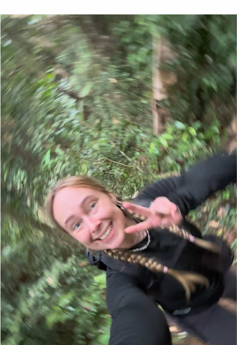 Goodmorning Vietnam!! Greetings from the Hang En cave in Phong Nha!! 🏞️🩵 - #backpacking #travel #backpacken #reizen #reizenazie #solotravel #backpackingseasia #femaletraveler #alleenreizen #travelgirlie #reisvlogje #backpacketips #youtube #youtuber #vlogging #vlogger #phongnha #hangen #hangencave #oxalis #trekking #hiken #hiking #camping #cave #campinginacave #2D1N #overnight #braids 