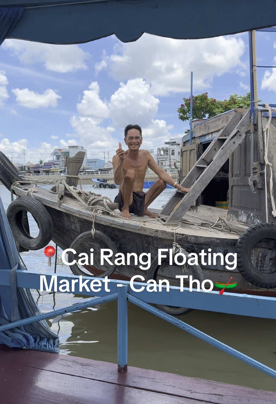 Exploring Cai Rang Floating Market at lunchtime &mdash; we didn&rsquo;t eat, but we soaked up the sights, sounds, and smells of boats brimming with fresh fruit and veg! ⛵️ A colourful slice of Mekong life and a unique window into local trade. ☀️🍍 #CaiRangFloatingMarket #CanThoAdventures #MekongDeltaVibes #FloatingMarketLife #VietnamTravel #FruitOnTheRiver #VeggieBoats #LocalMarkets #AuthenticVietnam #RiverCulture #WanderlustVietnam #TravelSoutheastAsia #HiddenGemsVietnam #OffTheBeatenTrack #TravelDiariesVietnam