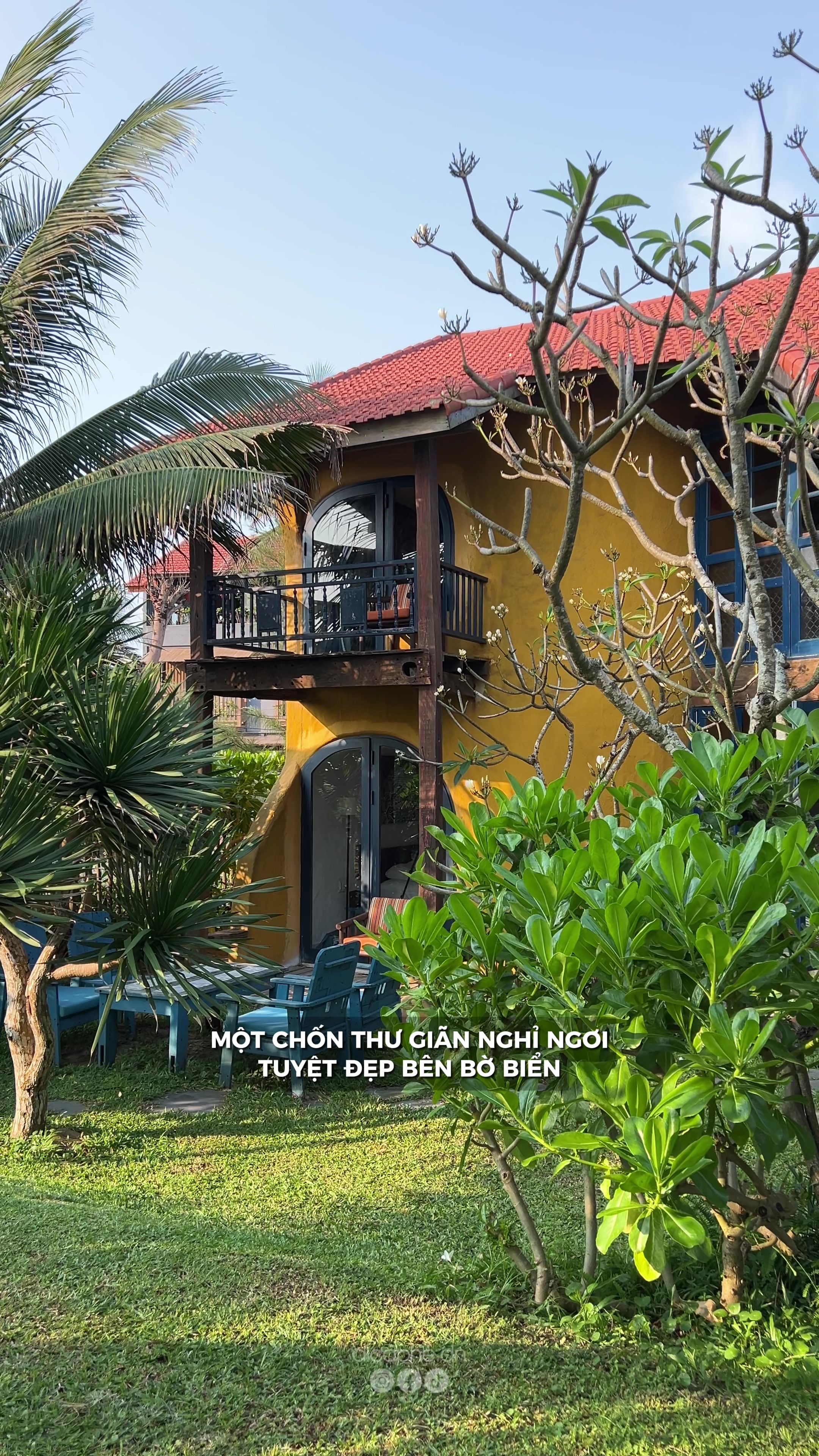 Một chốn nghỉ ngơi thư gi&atilde;n đầy ấn tượng, lắng nghe tiếng vỗ về của biển v&agrave; kh&aacute;m ph&aacute; từng ng&oacute;c ng&aacute;ch của l&agrave;ng ch&agrave;i thanh b&igrave;nh BEACHSIDE BOUTIQUE HOMES @beachsideboutiqueh0mes  #dicaphedn #cafedanang #hoian #villa #dulich #travel #dulichdanang  