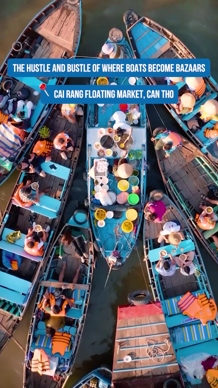 🌅 Feel the thrum of ancient trade beneath your boat: Journey through Cai Rang, where every twist reveals a new treasure. Explore our Vietnam & Asia Tour via www.vietravelasia.com. #Vietravelasia #Vietnam #CanTho #cairangfloatingmarket 