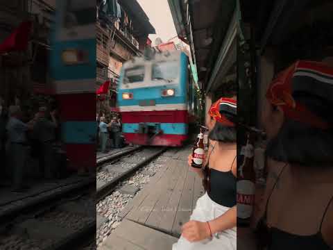 Can&rsquo;t Miss Thing To Do on Hanoi Train Street | Vietnam Travel Tips