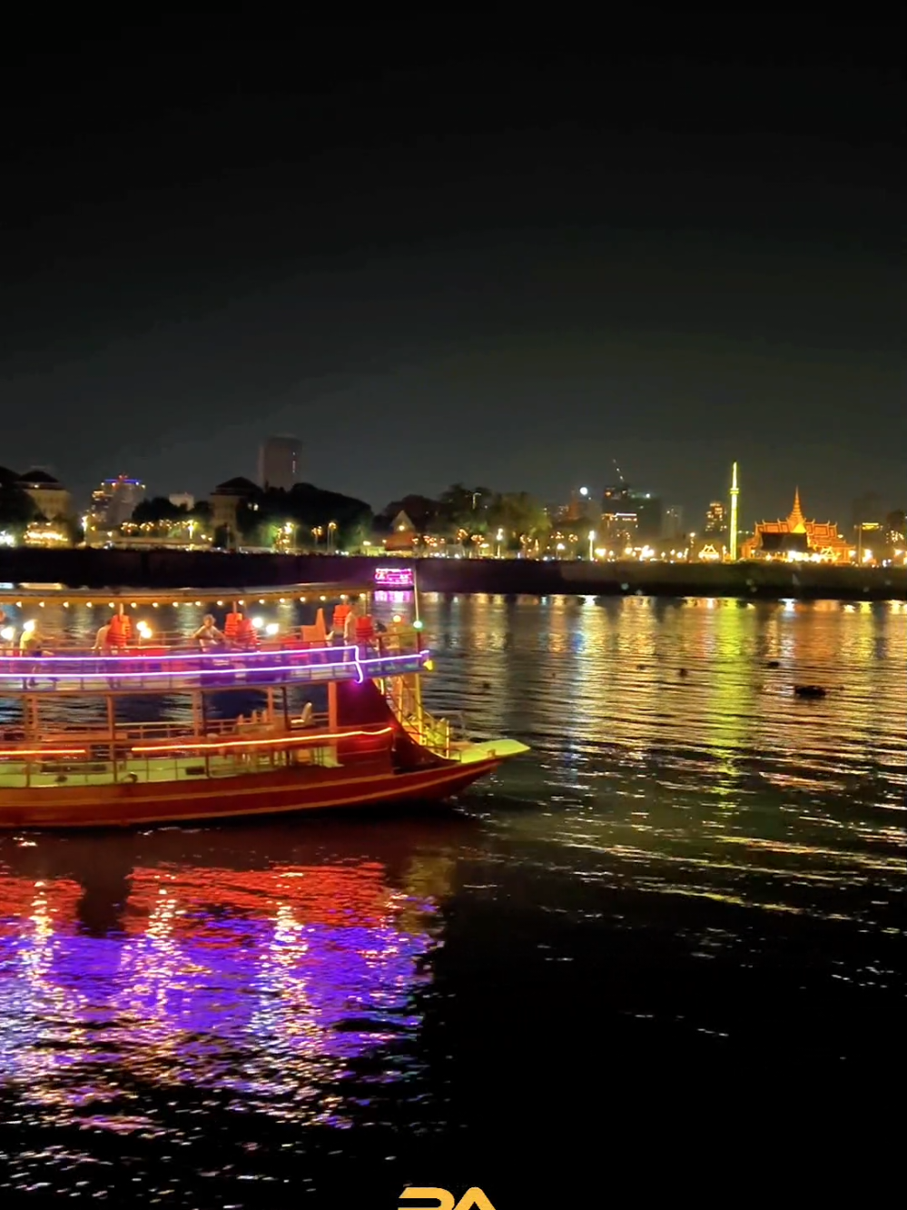 Tourism Boat in Phnom Penh city 🇰🇭 🚢 visit nice view of riverside  #tourismboat #tourism #boat #natureplace #placestovisit #riverside #phnompenhcity #cambodia #raview  #creatorsearchinsights 