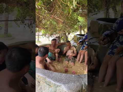 H&igrave;nh Ảnh Anh Chị Việt Kiều Trải Nghiệm Tắm B&ugrave;n M&agrave; Tưởng Tắm S&igrave;nh 😆 #funny #nhatrang